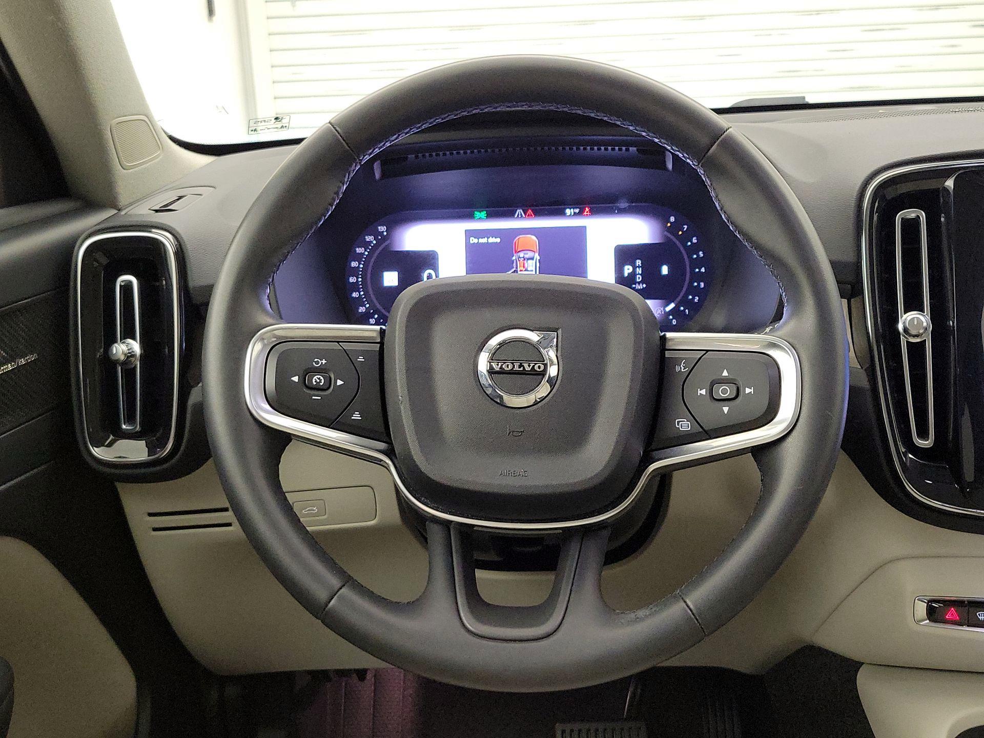 Thumbnail: 2023 Volvo XC40 - 10