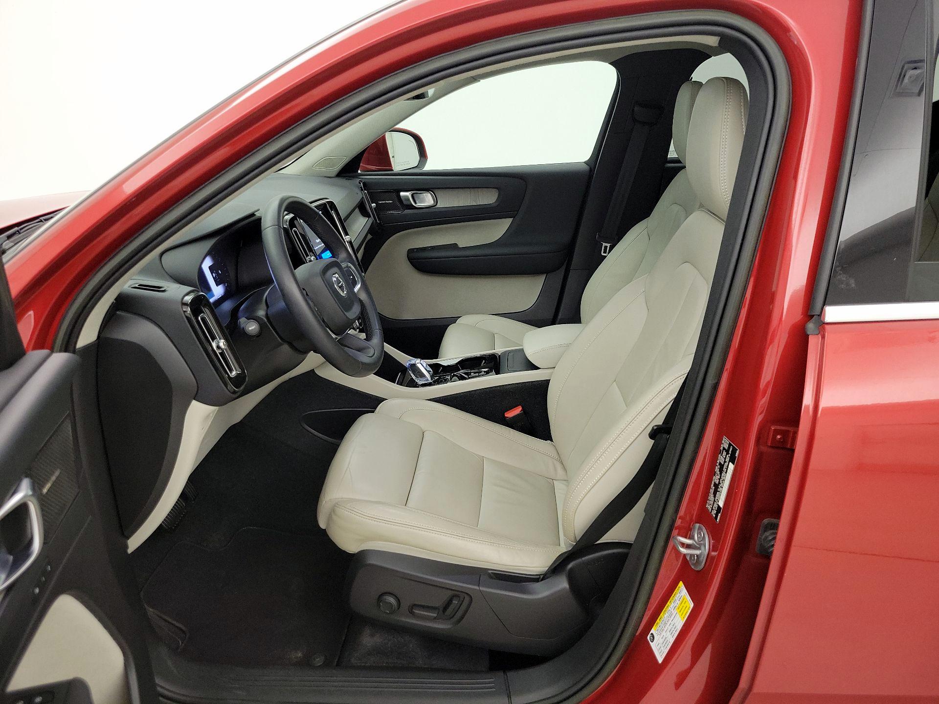 Thumbnail: 2023 Volvo XC40 - 11