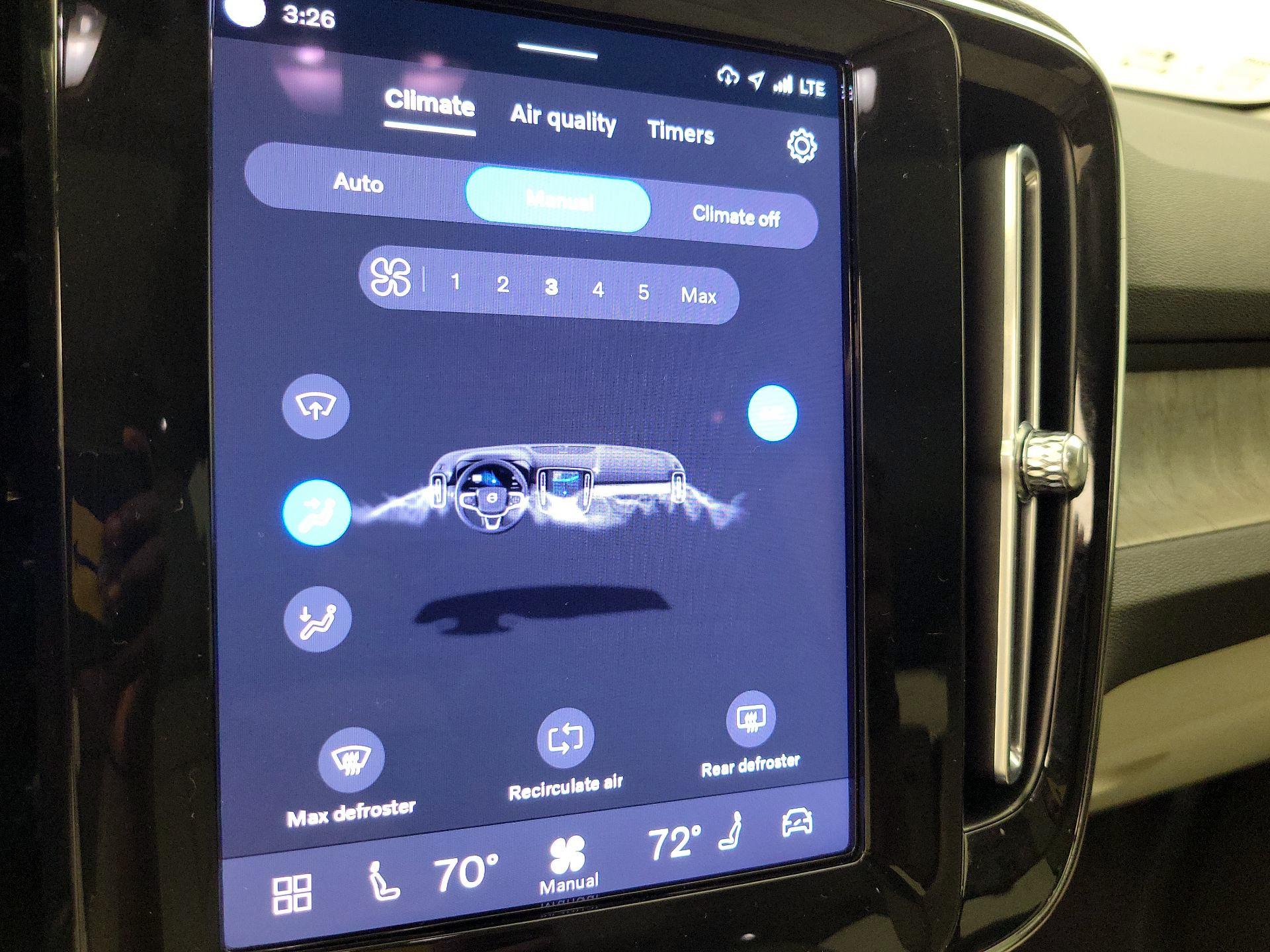 Thumbnail: 2023 Volvo XC40 - 16