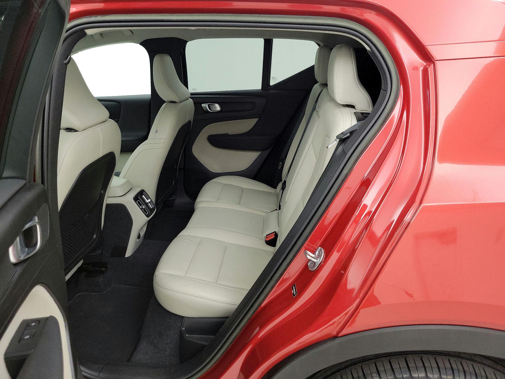Thumbnail: 2023 Volvo XC40 - 20