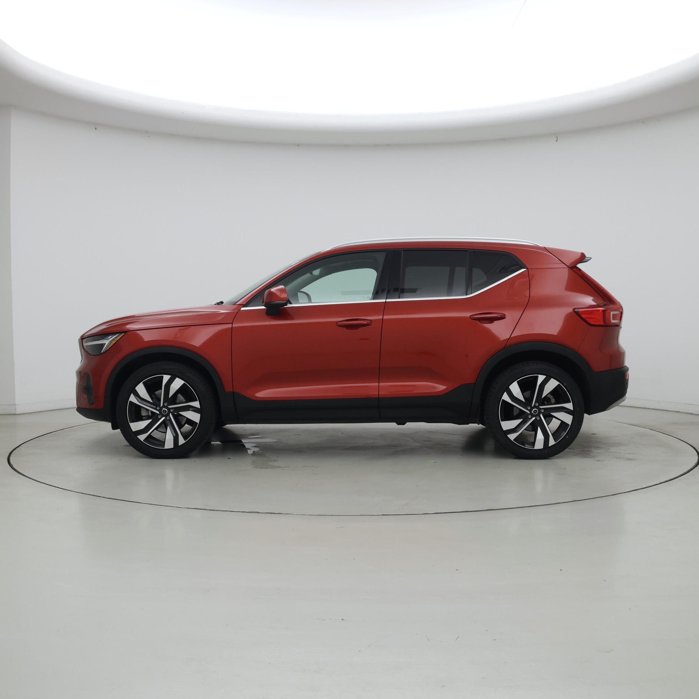 Thumbnail: 2023 Volvo XC40 - 3