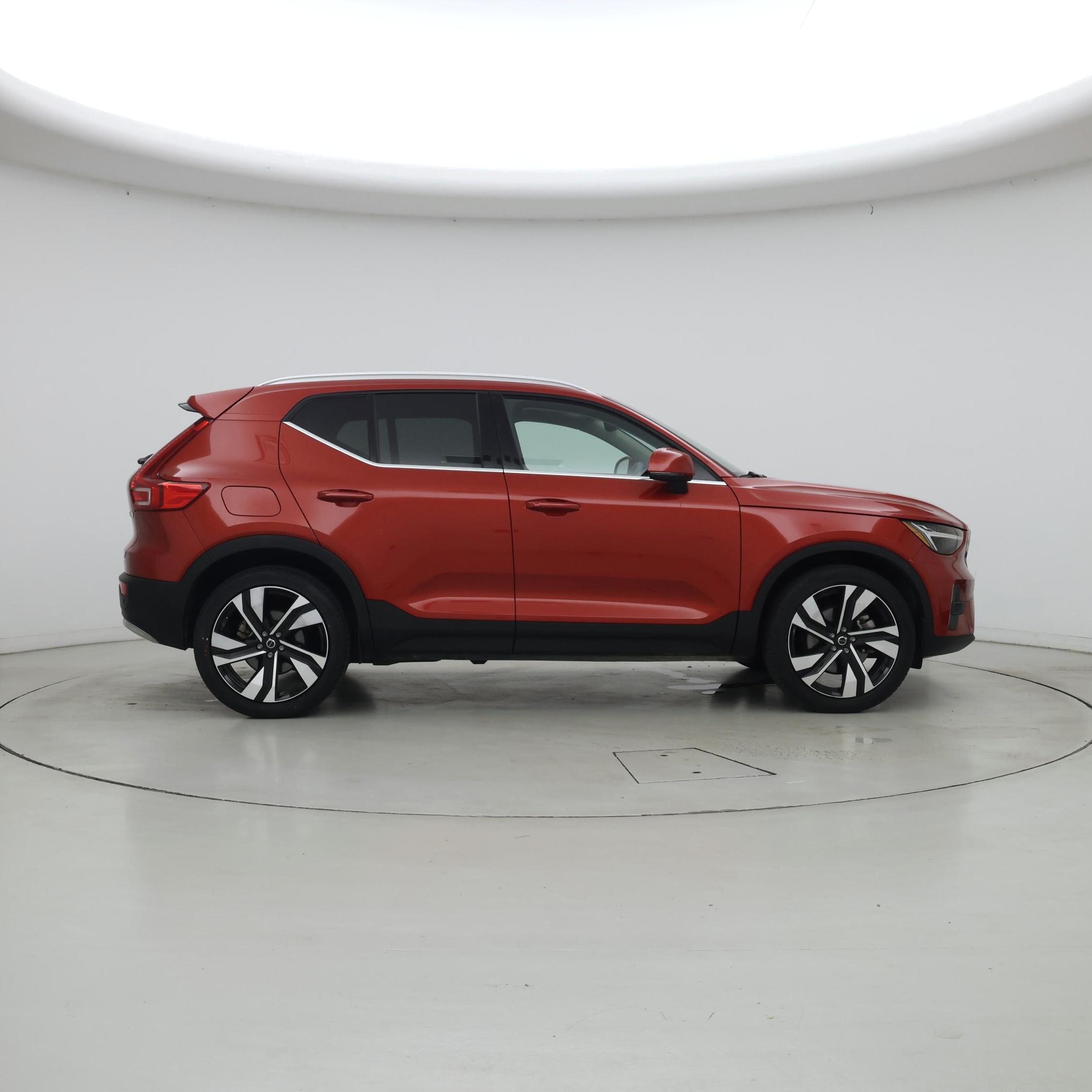 Thumbnail: 2023 Volvo XC40 - 7