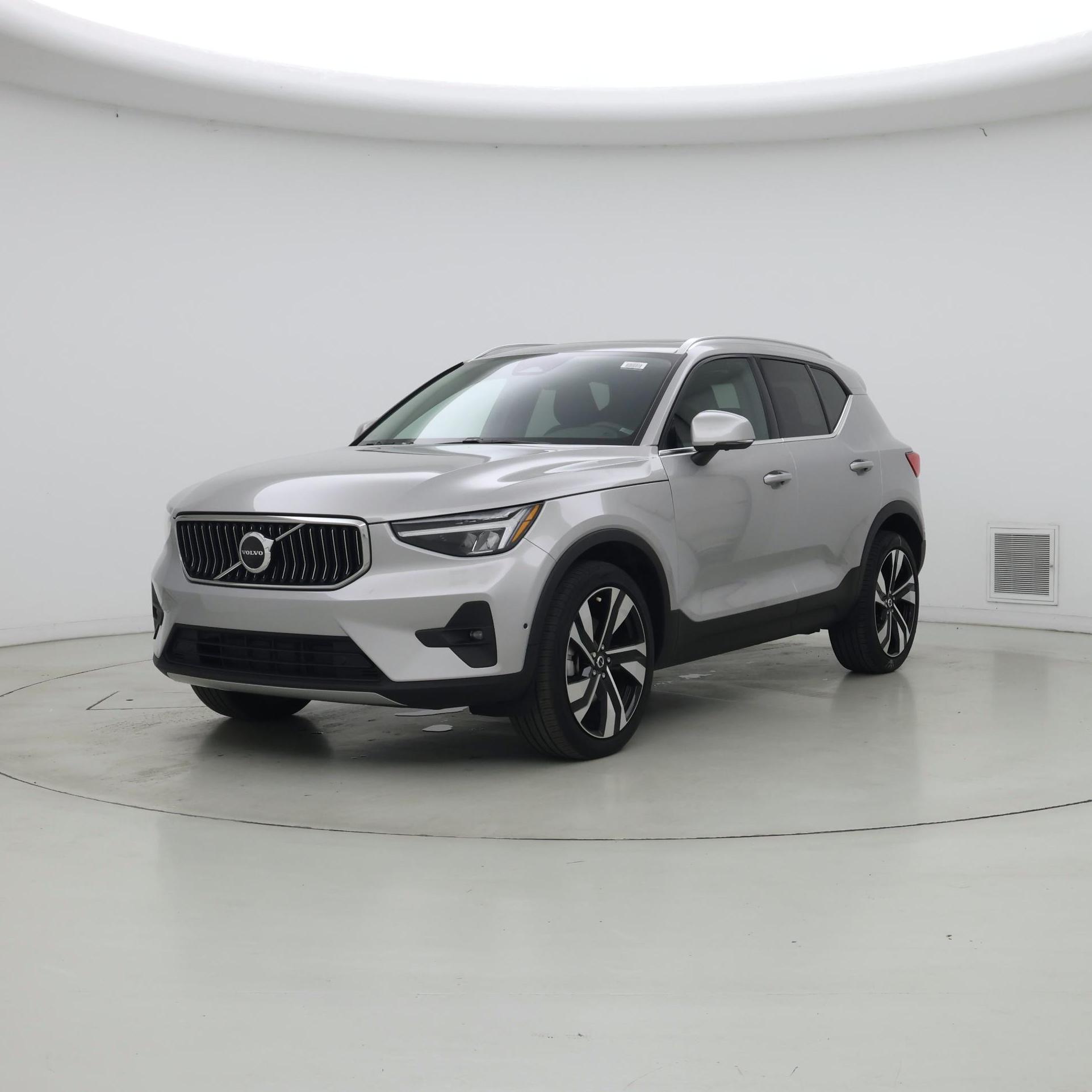 Thumbnail: 2023 Volvo XC40 - 4