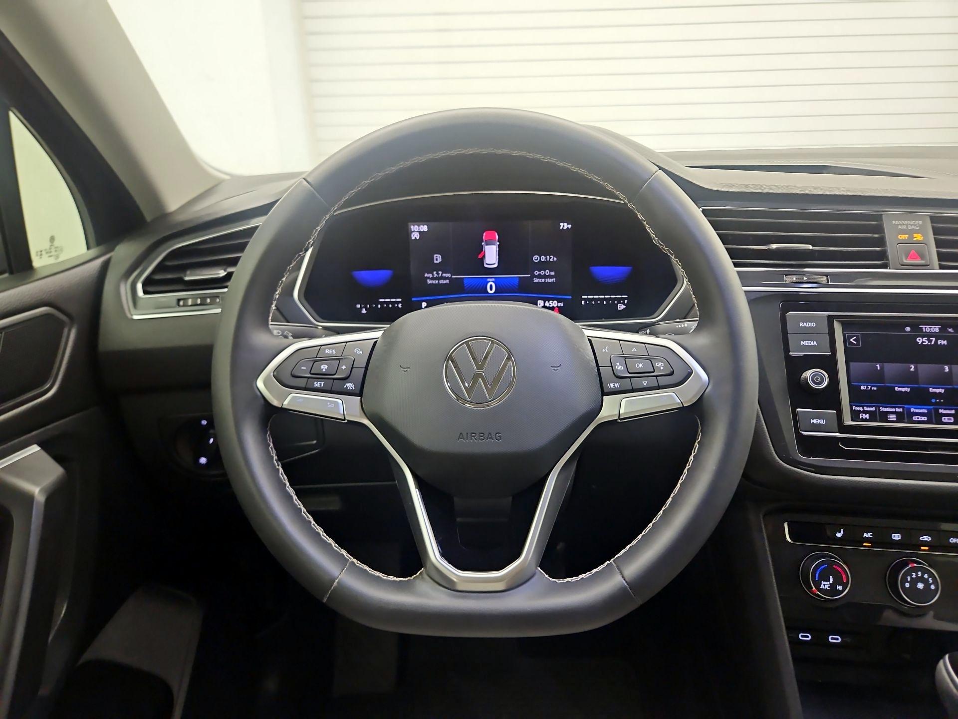 Thumbnail: 2023 Volkswagen Tiguan - 10
