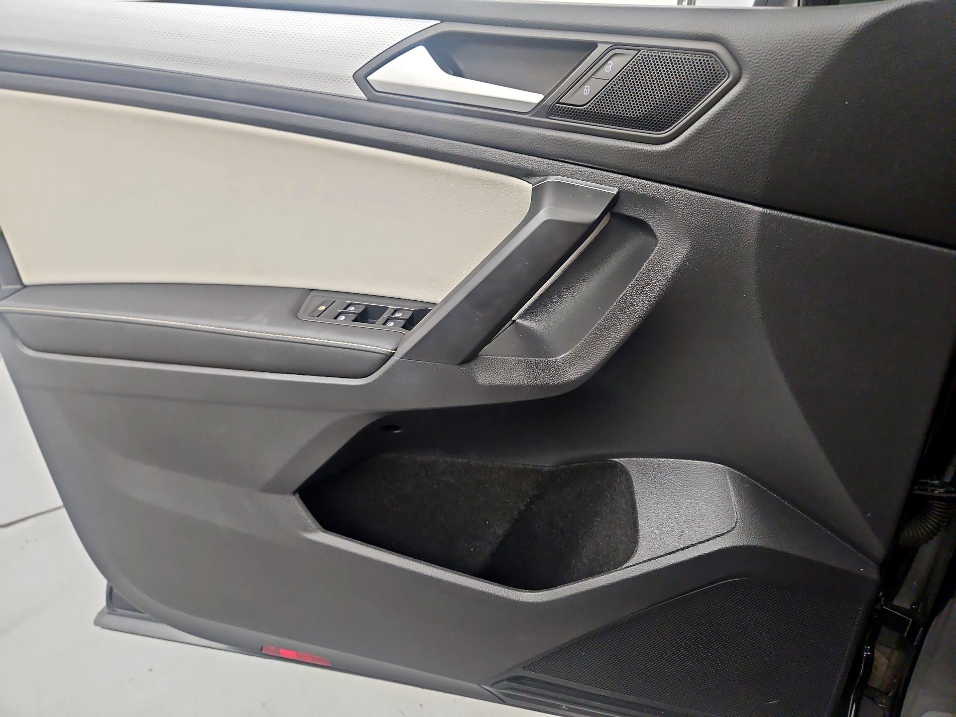 Thumbnail: 2023 Volkswagen Tiguan - 12