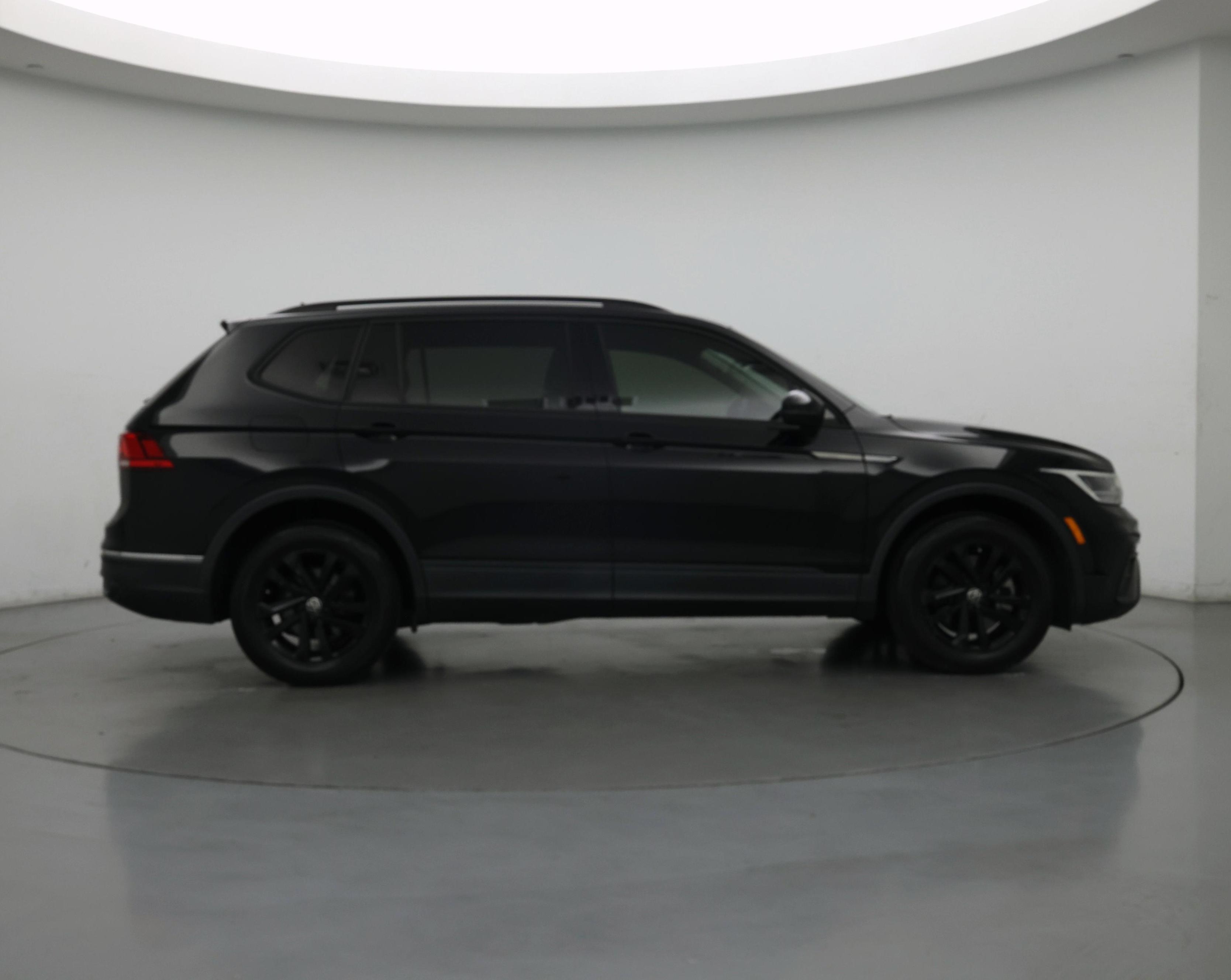 Thumbnail: 2023 Volkswagen Tiguan - 7