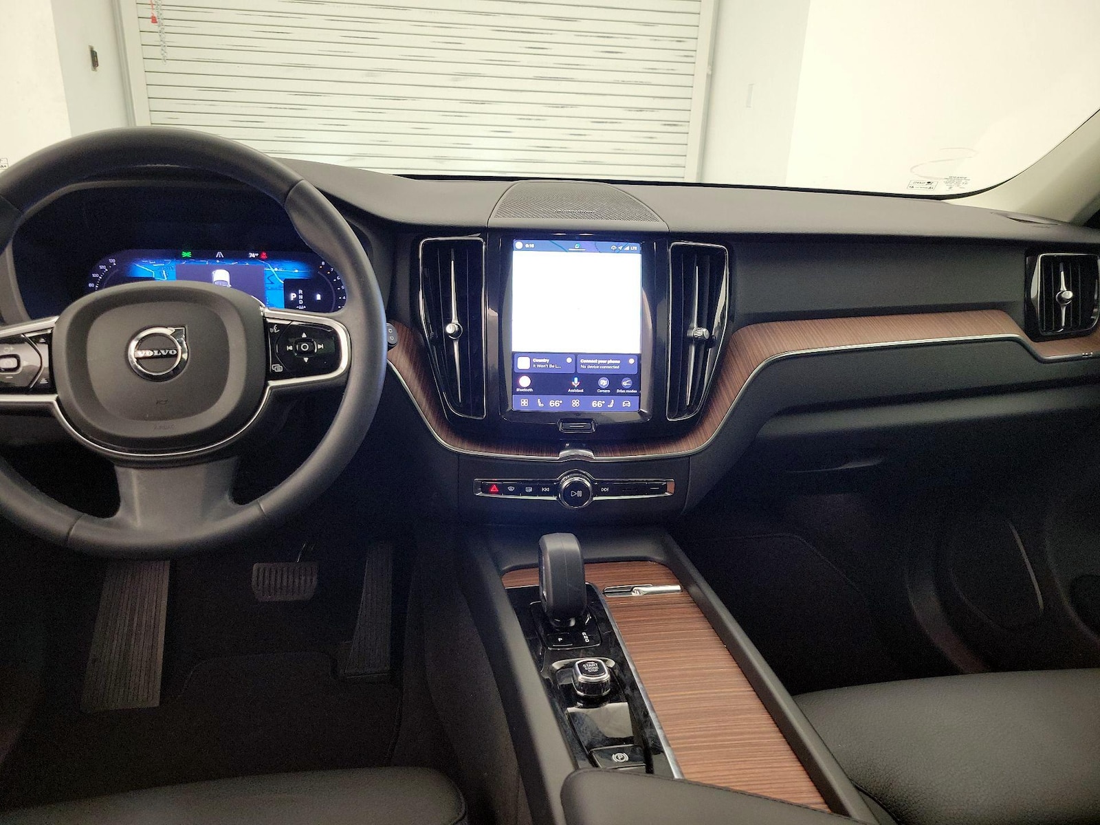 2024 Volvo XC60 Plus - Photo 10