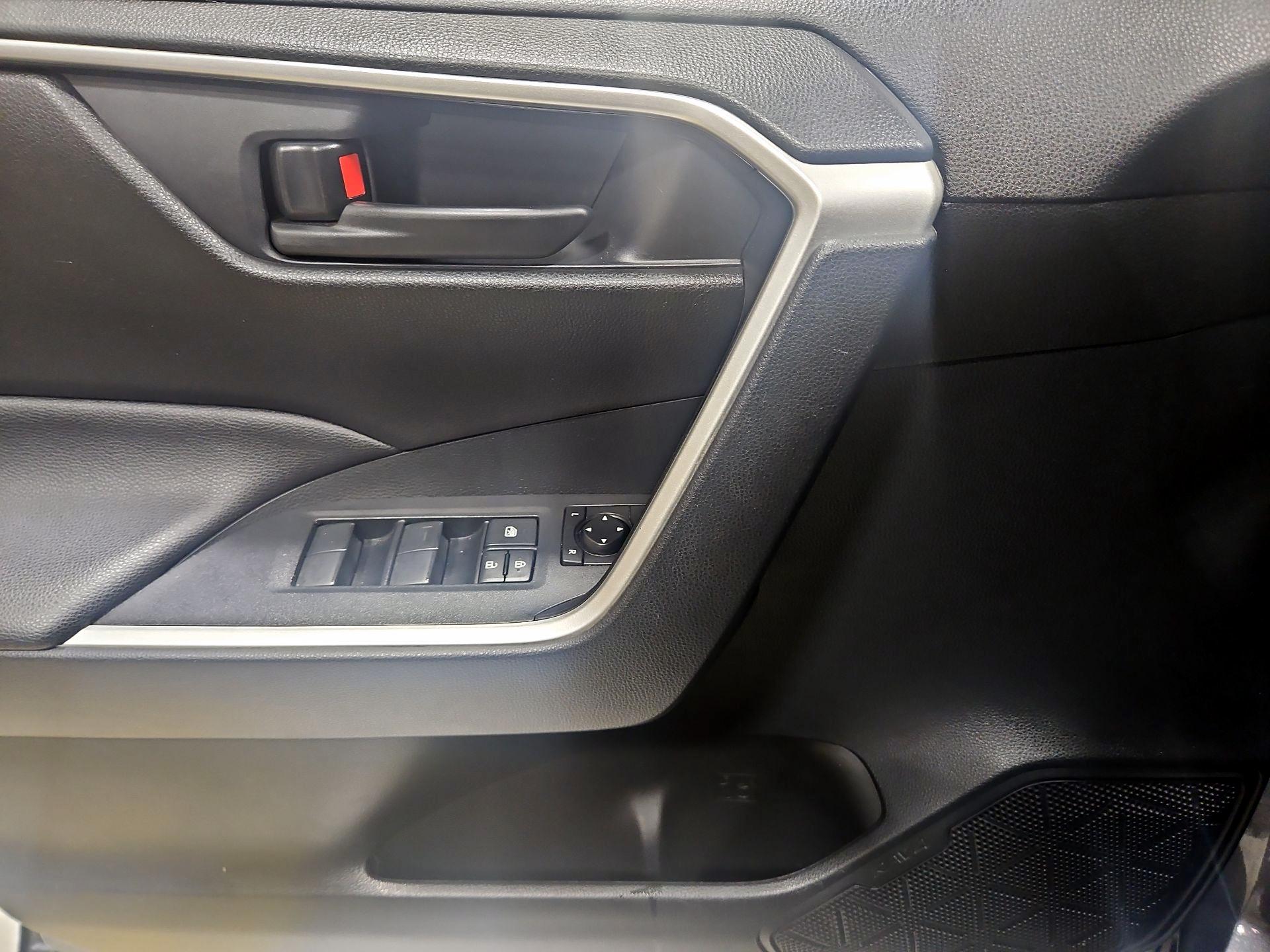 Thumbnail: 2021 Toyota RAV4 - 12