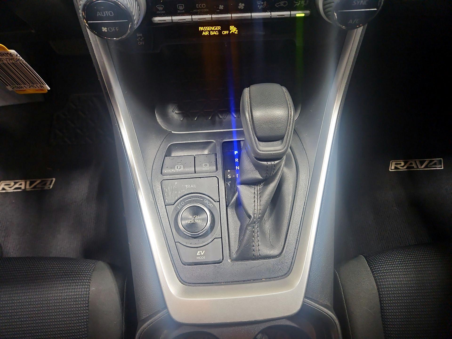 Thumbnail: 2021 Toyota RAV4 - 17