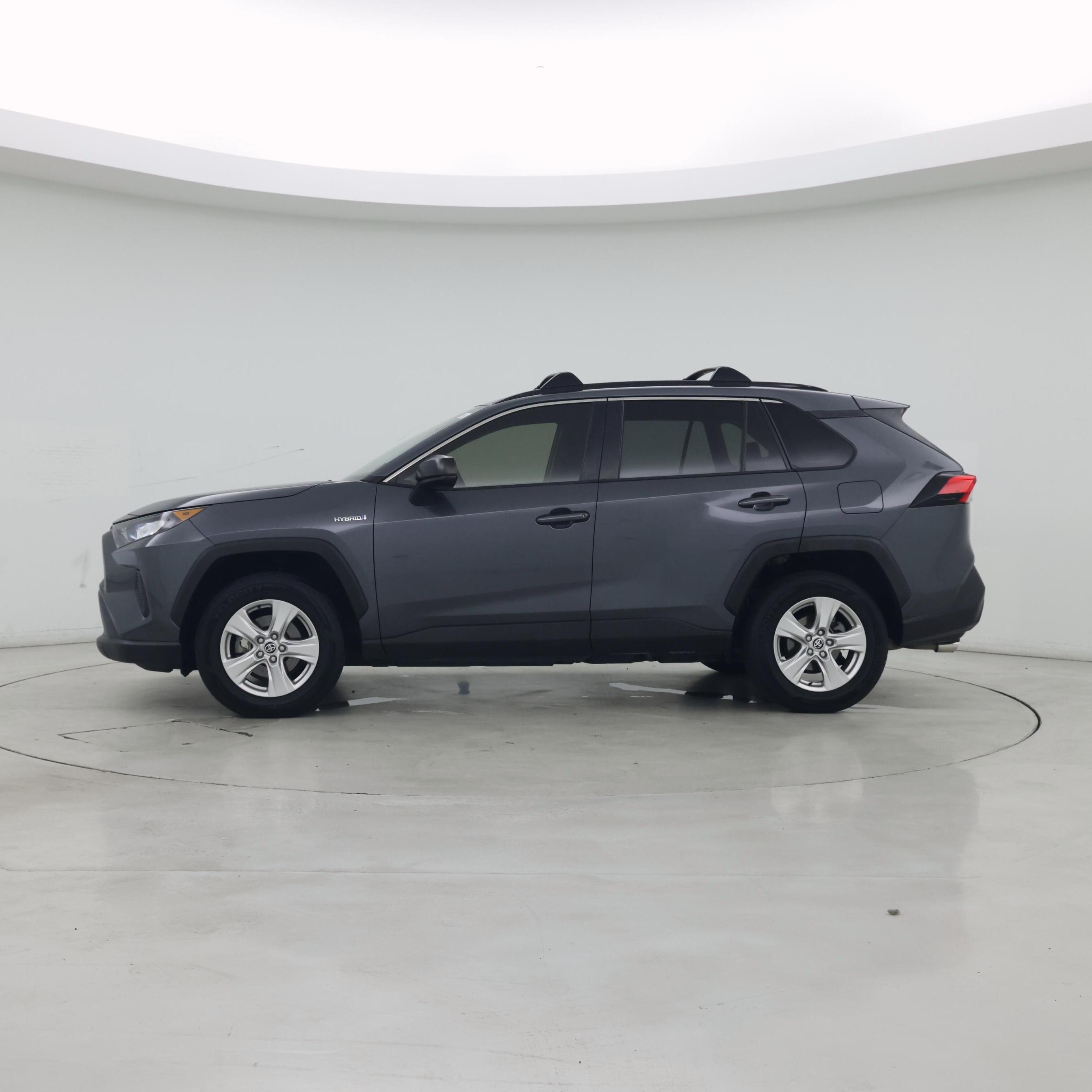 Thumbnail: 2021 Toyota RAV4 - 3