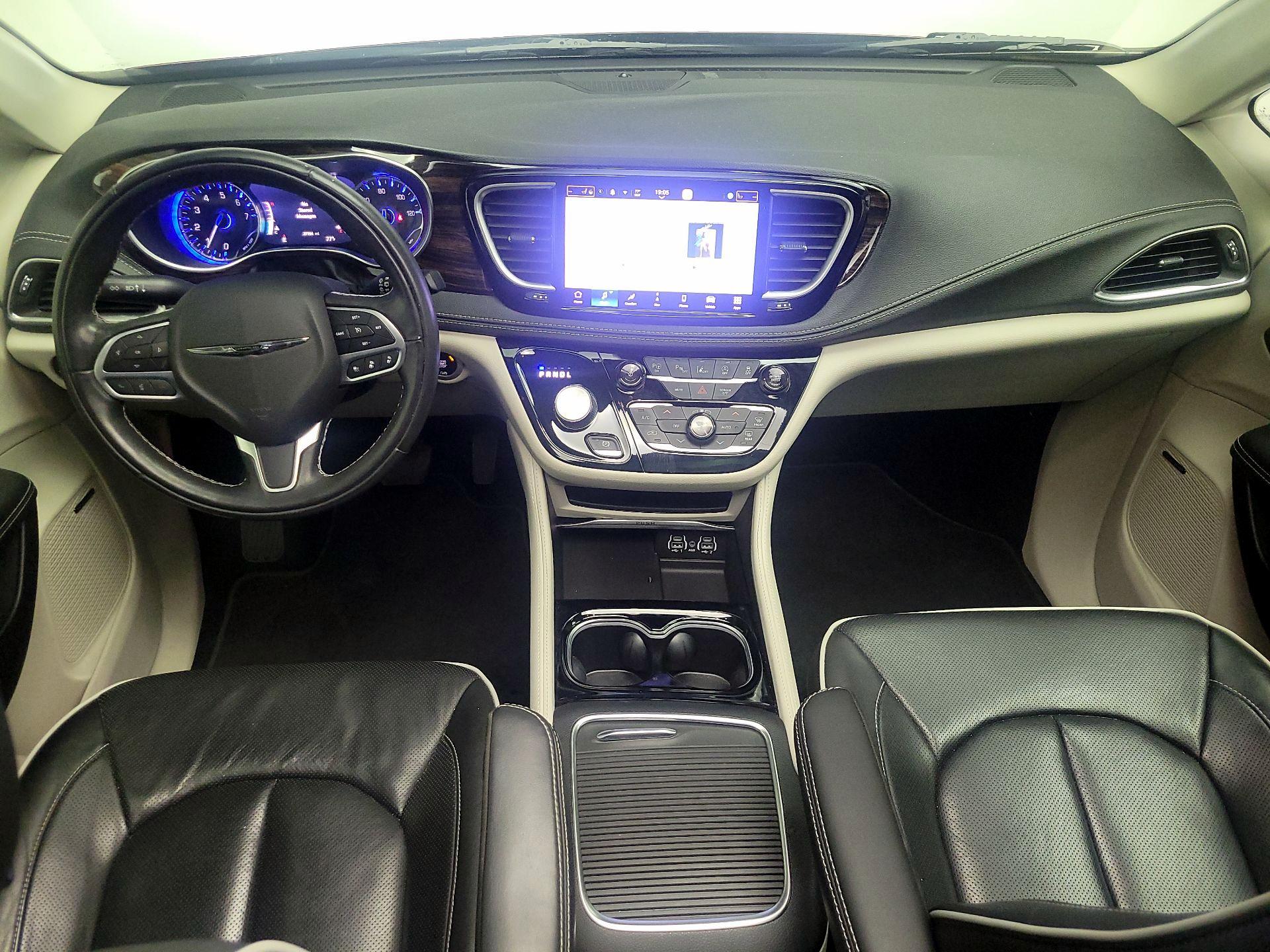 Thumbnail: 2022 Chrysler Pacifica - 9