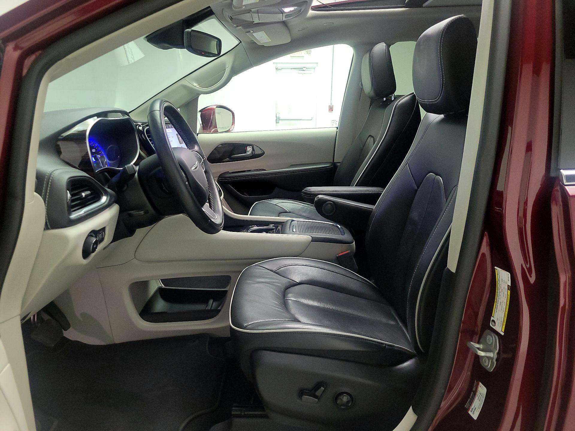 Thumbnail: 2022 Chrysler Pacifica - 11
