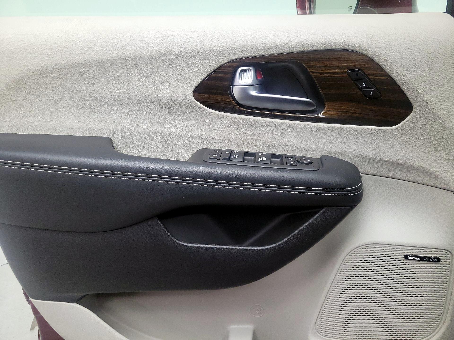 Thumbnail: 2022 Chrysler Pacifica - 12