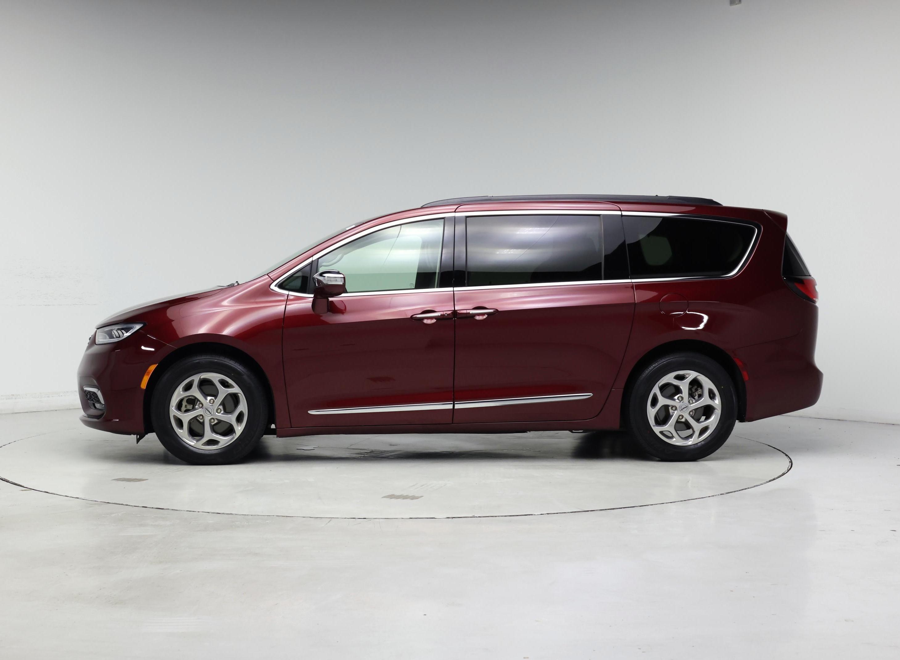 Thumbnail: 2022 Chrysler Pacifica - 3