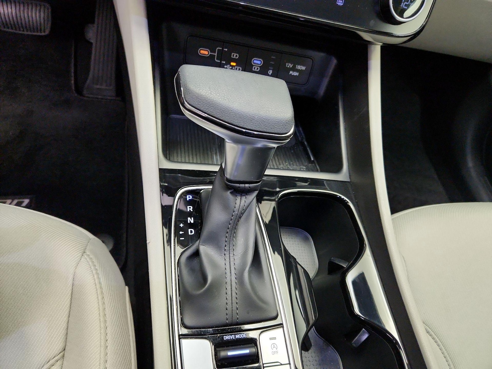 2025 Hyundai Tucson SEL - Photo 18