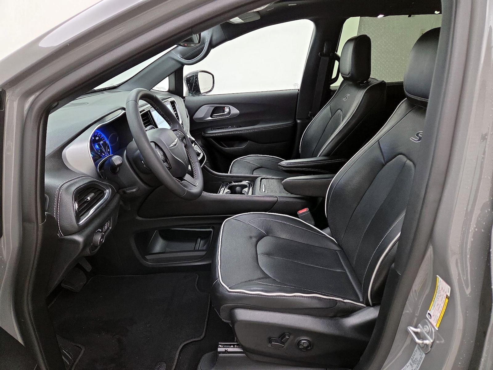 2025 Chrysler Pacifica Limited - Photo 12