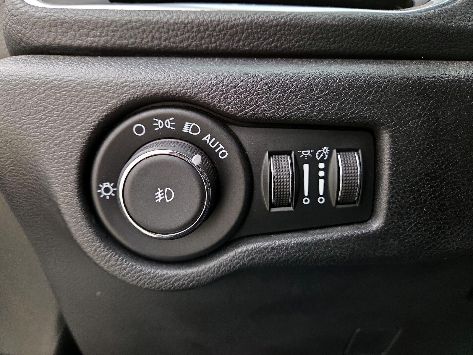 2025 Chrysler Pacifica Limited - Photo 14