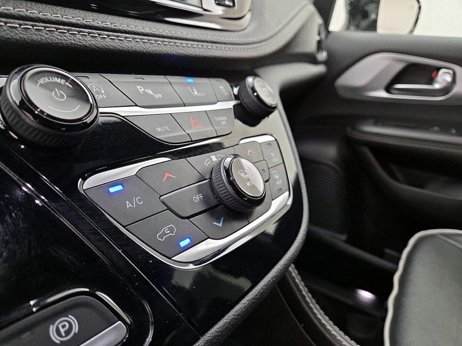 2025 Chrysler Pacifica Limited - Photo 18