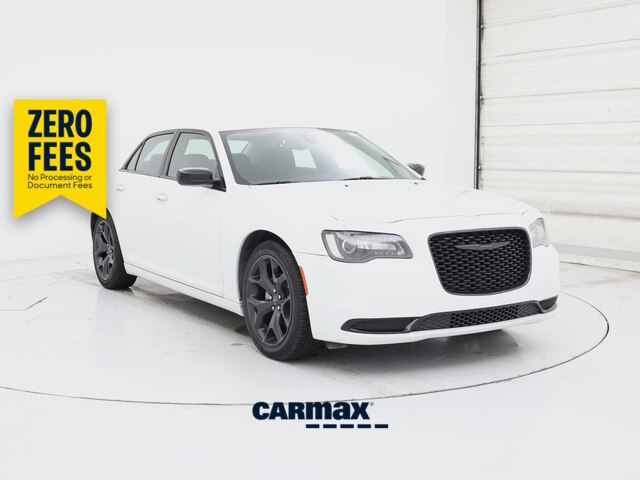 White 2022 Chrysler 300 Sedan Rear-Wheel Drive Automatic