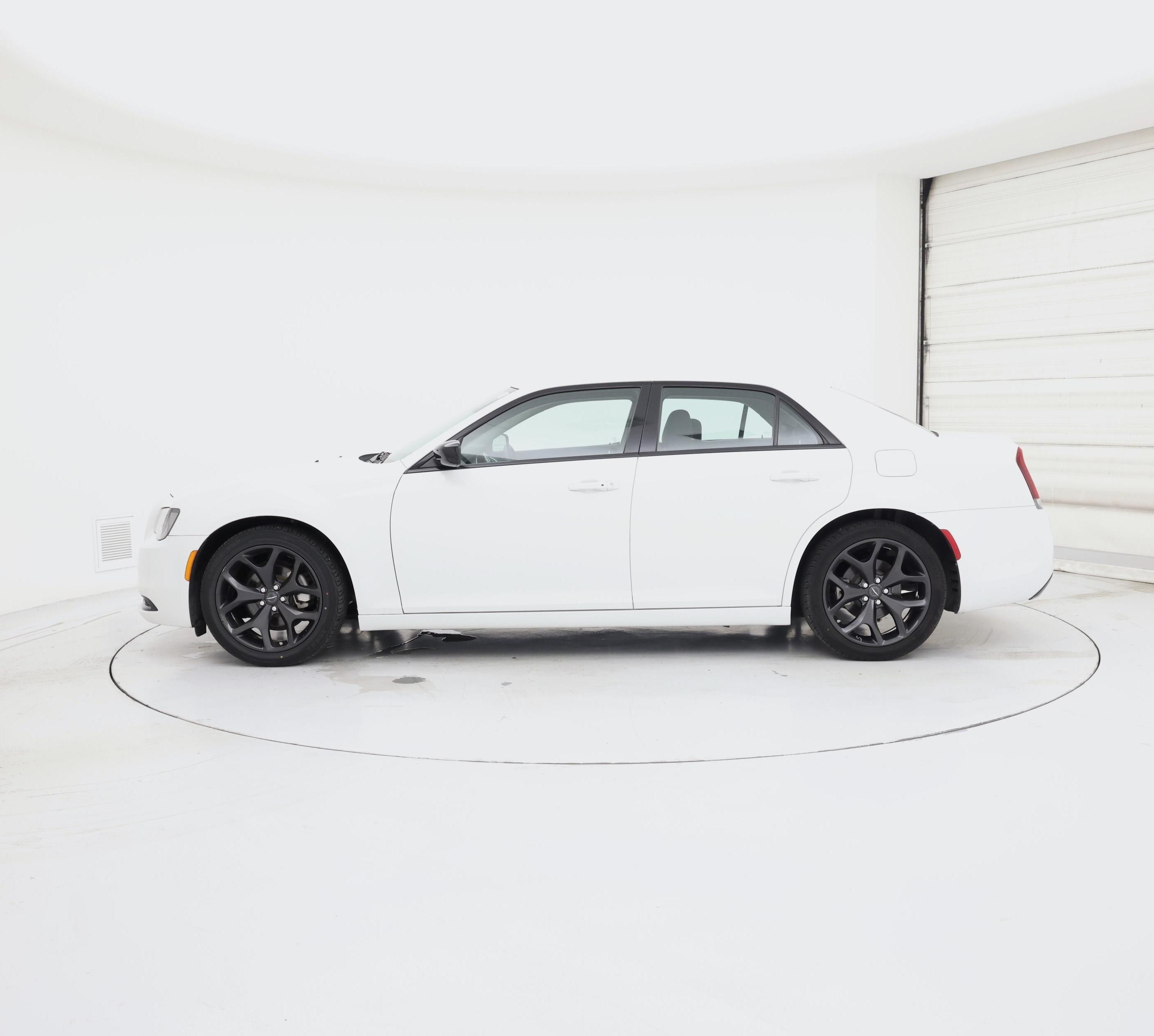 Thumbnail: 2022 Chrysler 300 - 3
