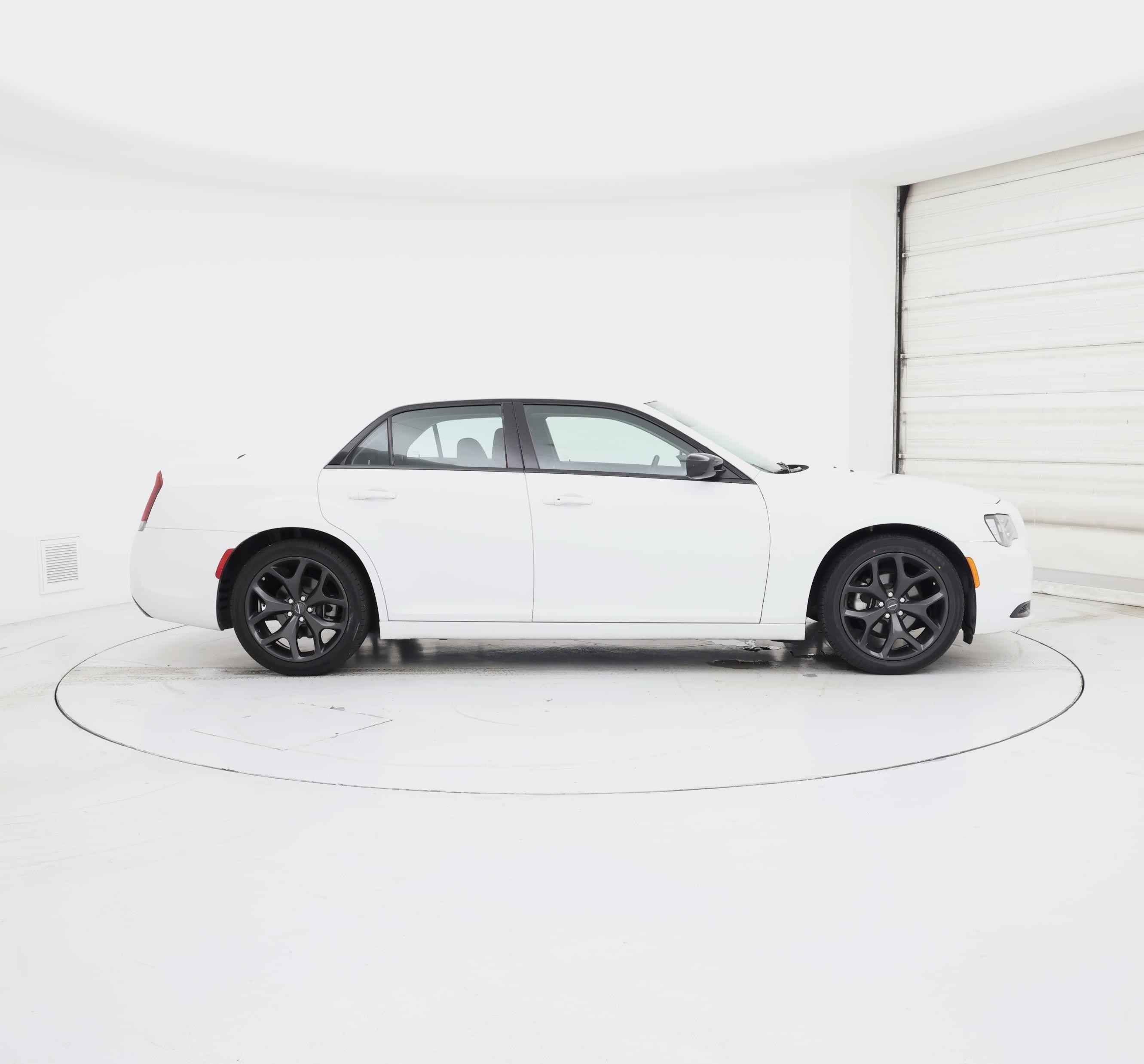 Thumbnail: 2022 Chrysler 300 - 7
