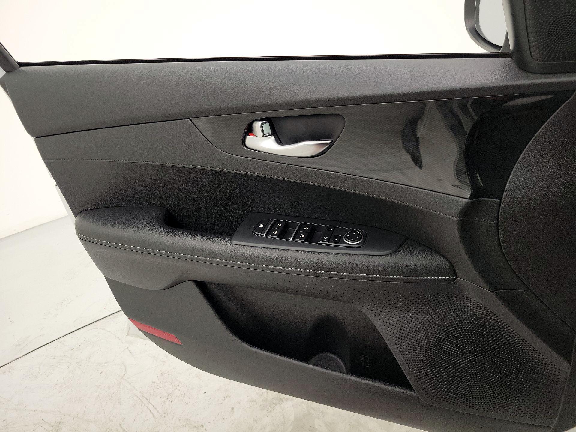 Thumbnail: 2021 Kia Forte - 12