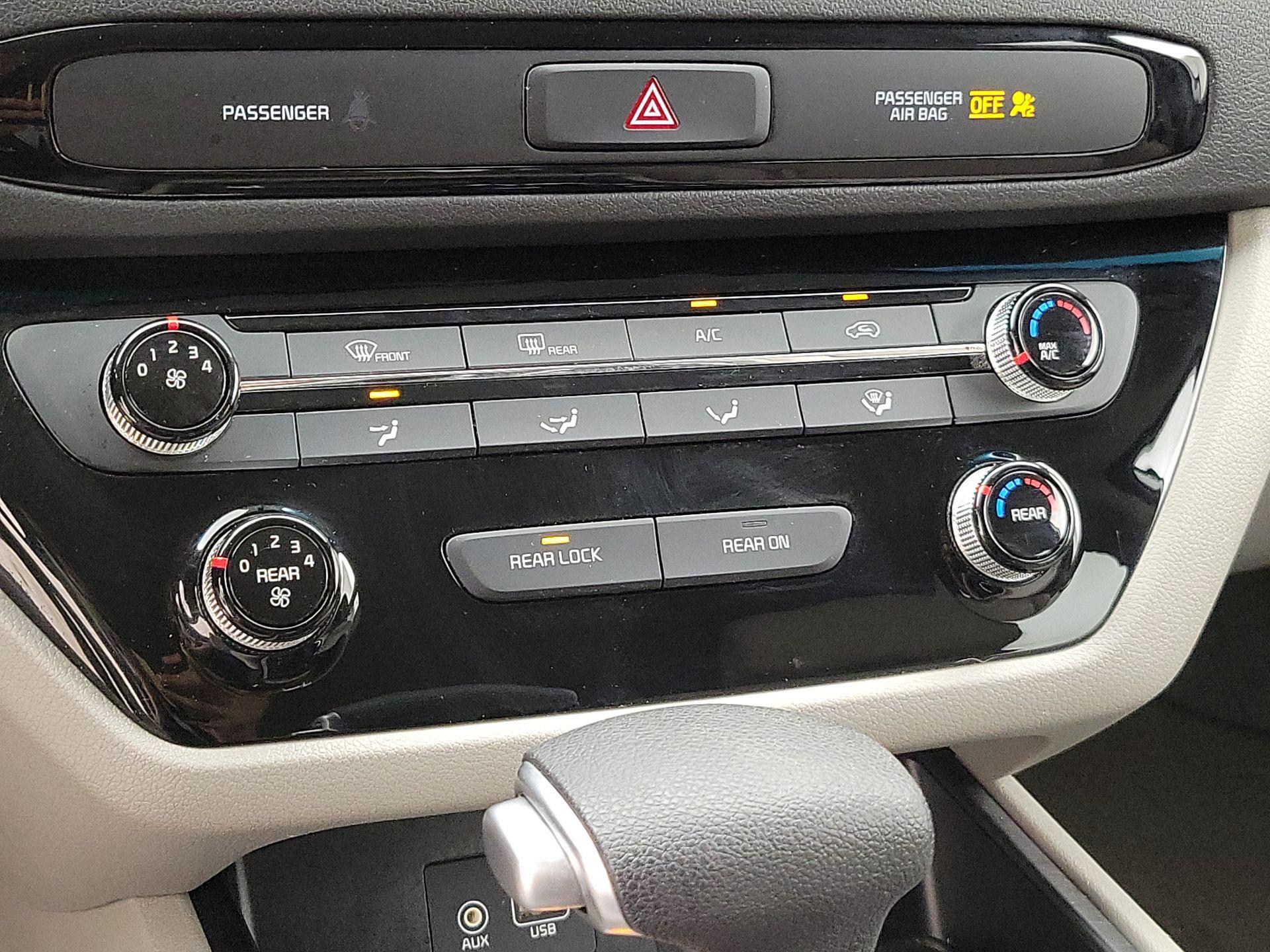 Thumbnail: 2021 Kia Sedona - 16
