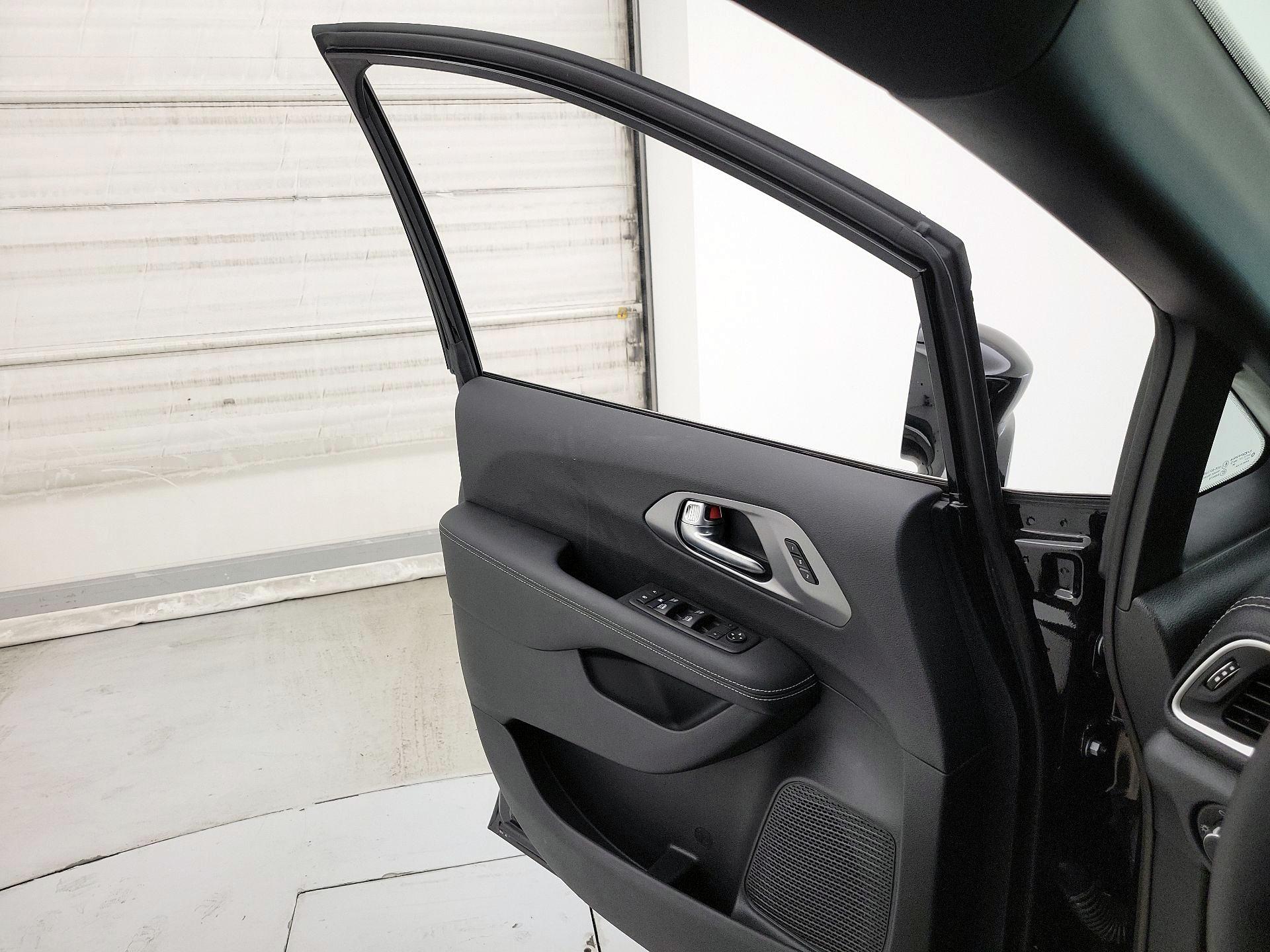 Thumbnail: 2025 Chrysler Pacifica - 12