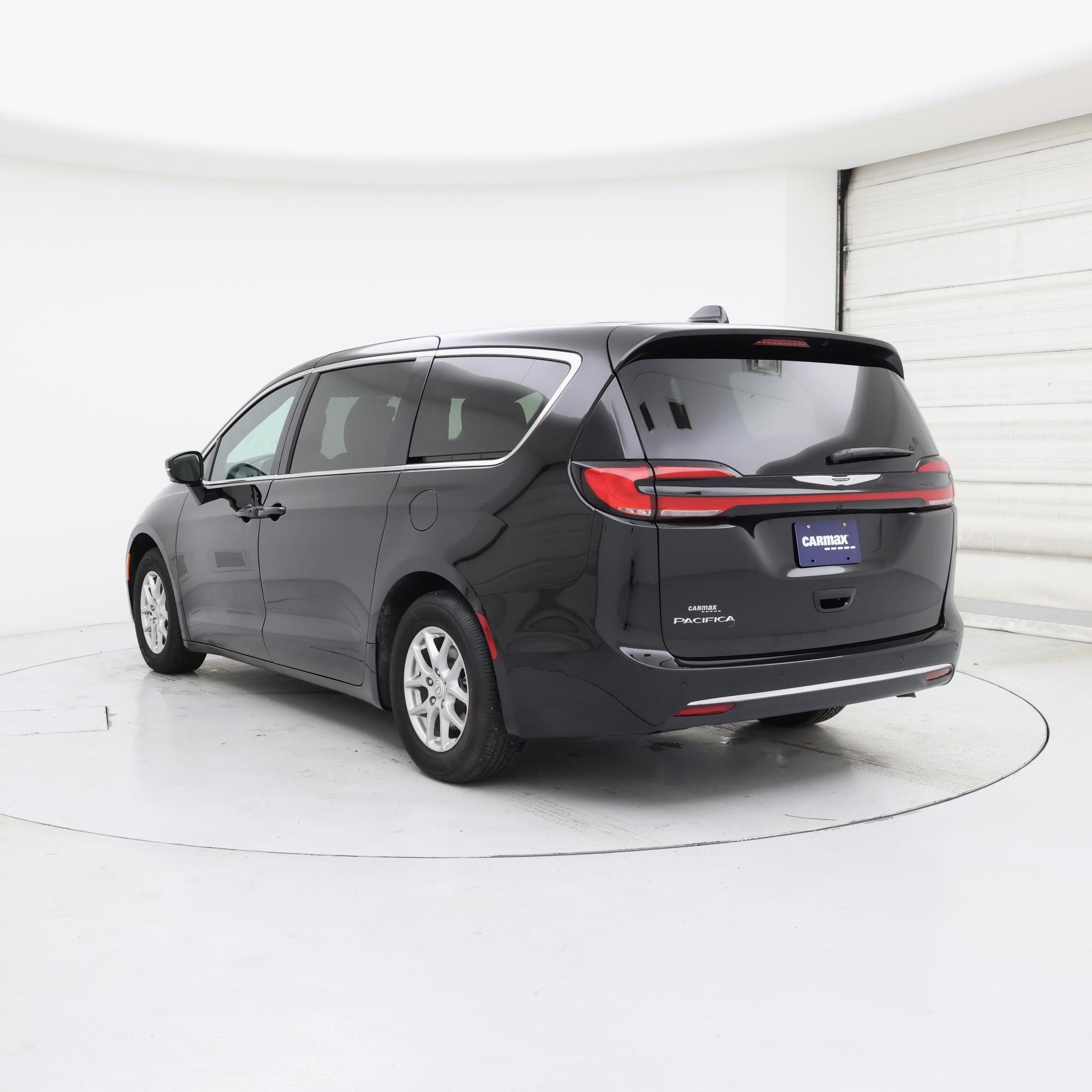 Thumbnail: 2025 Chrysler Pacifica - 2
