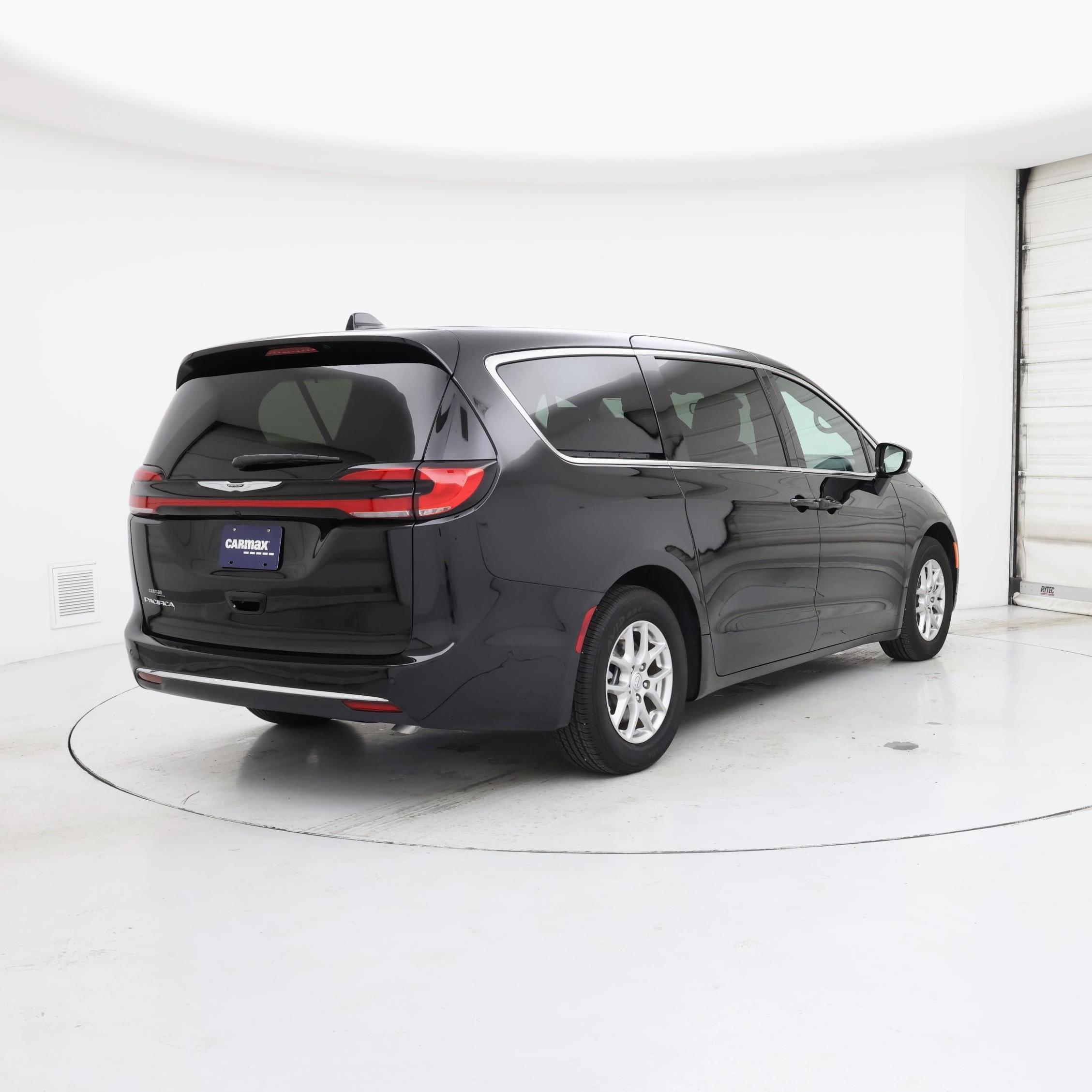 Thumbnail: 2025 Chrysler Pacifica - 8