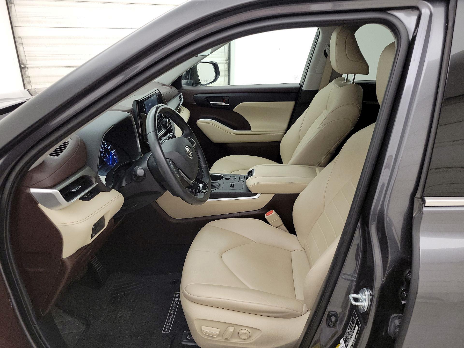 Thumbnail: 2021 Toyota Highlander - 11