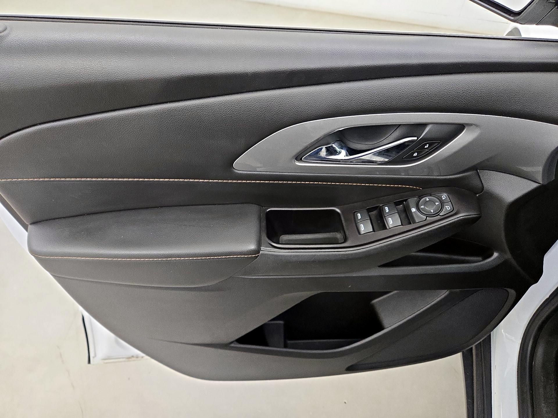 Thumbnail: 2020 Chevrolet Traverse - 12