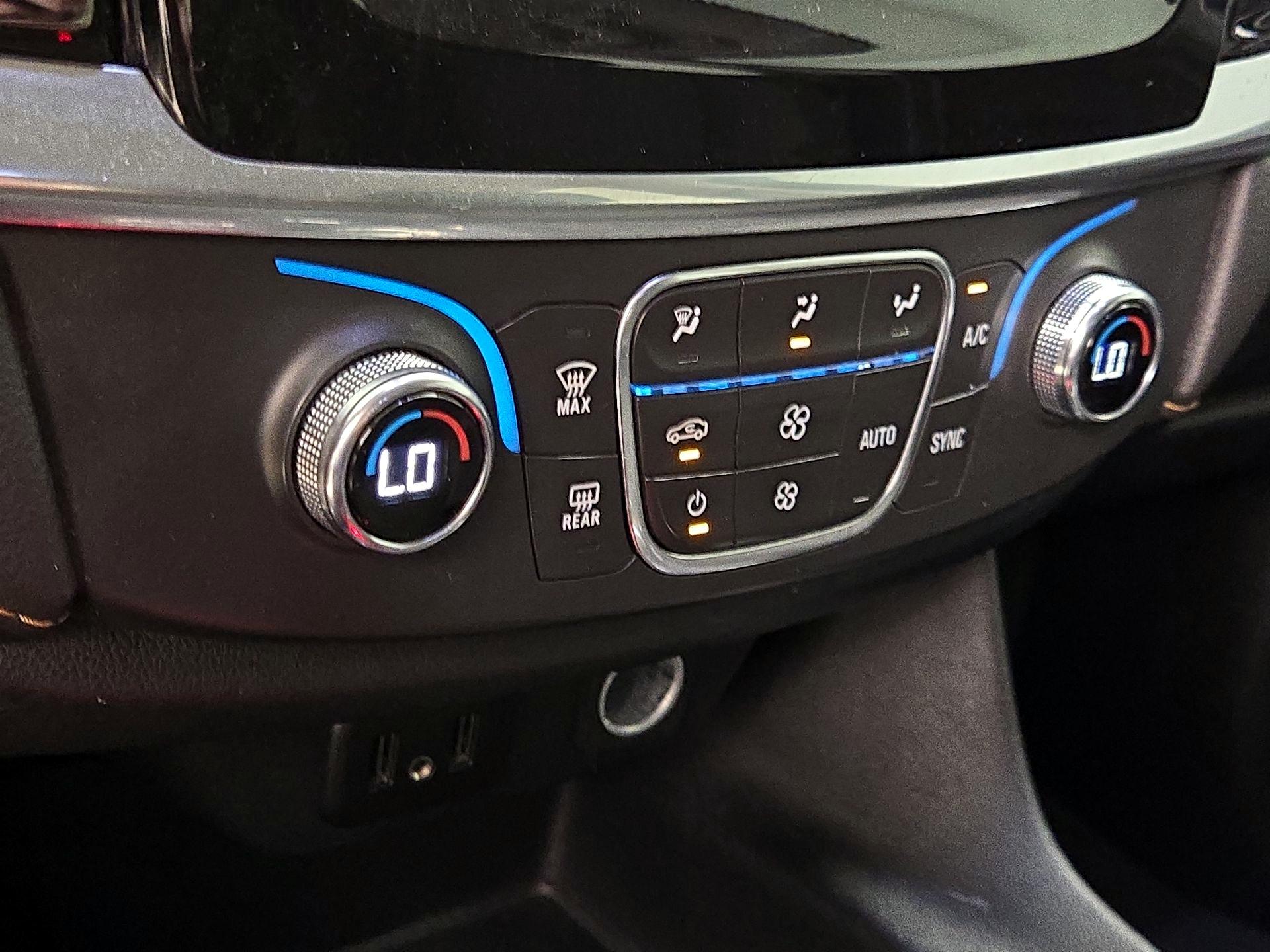 Thumbnail: 2020 Chevrolet Traverse - 16