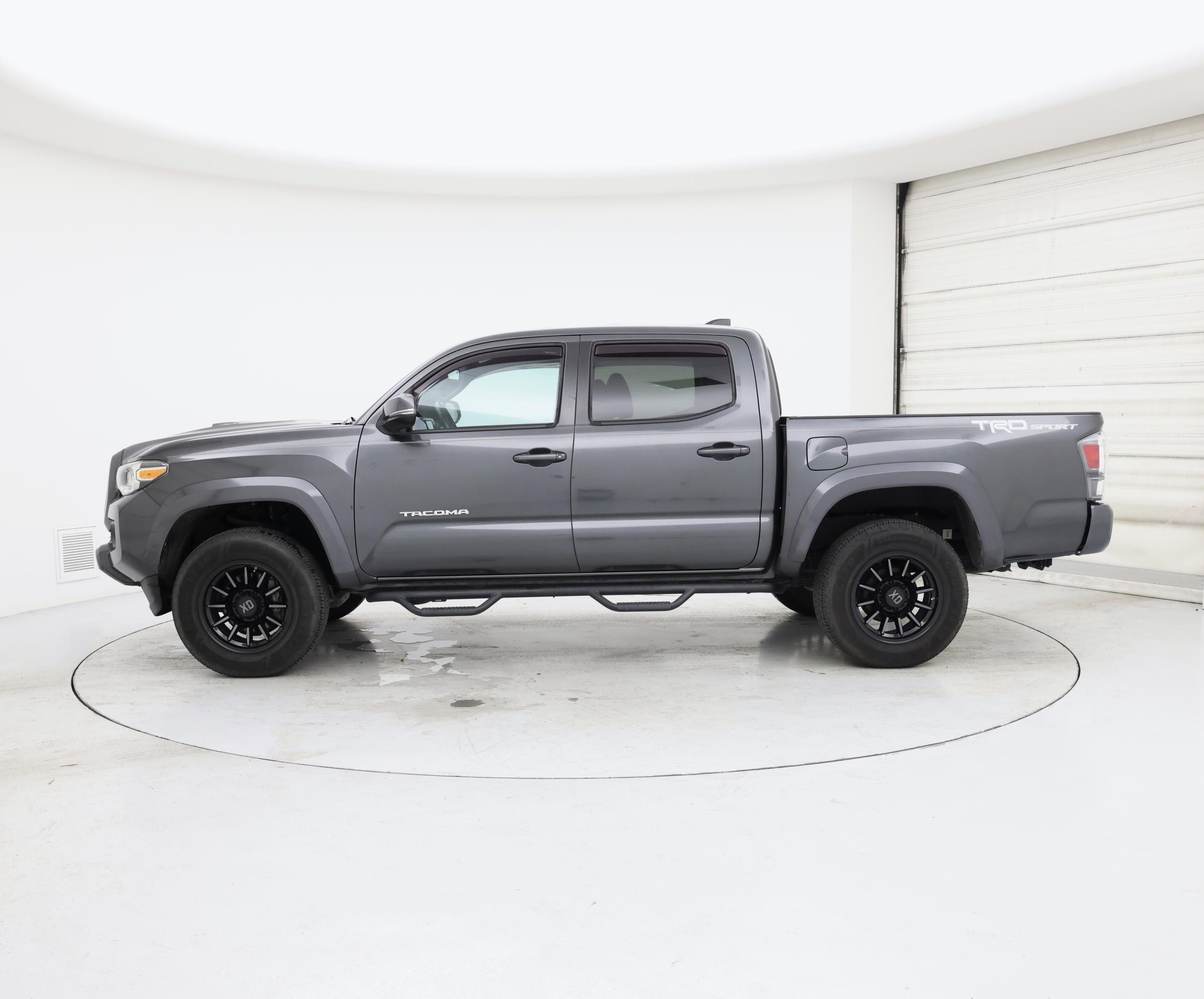 Thumbnail: 2020 Toyota Tacoma - 3