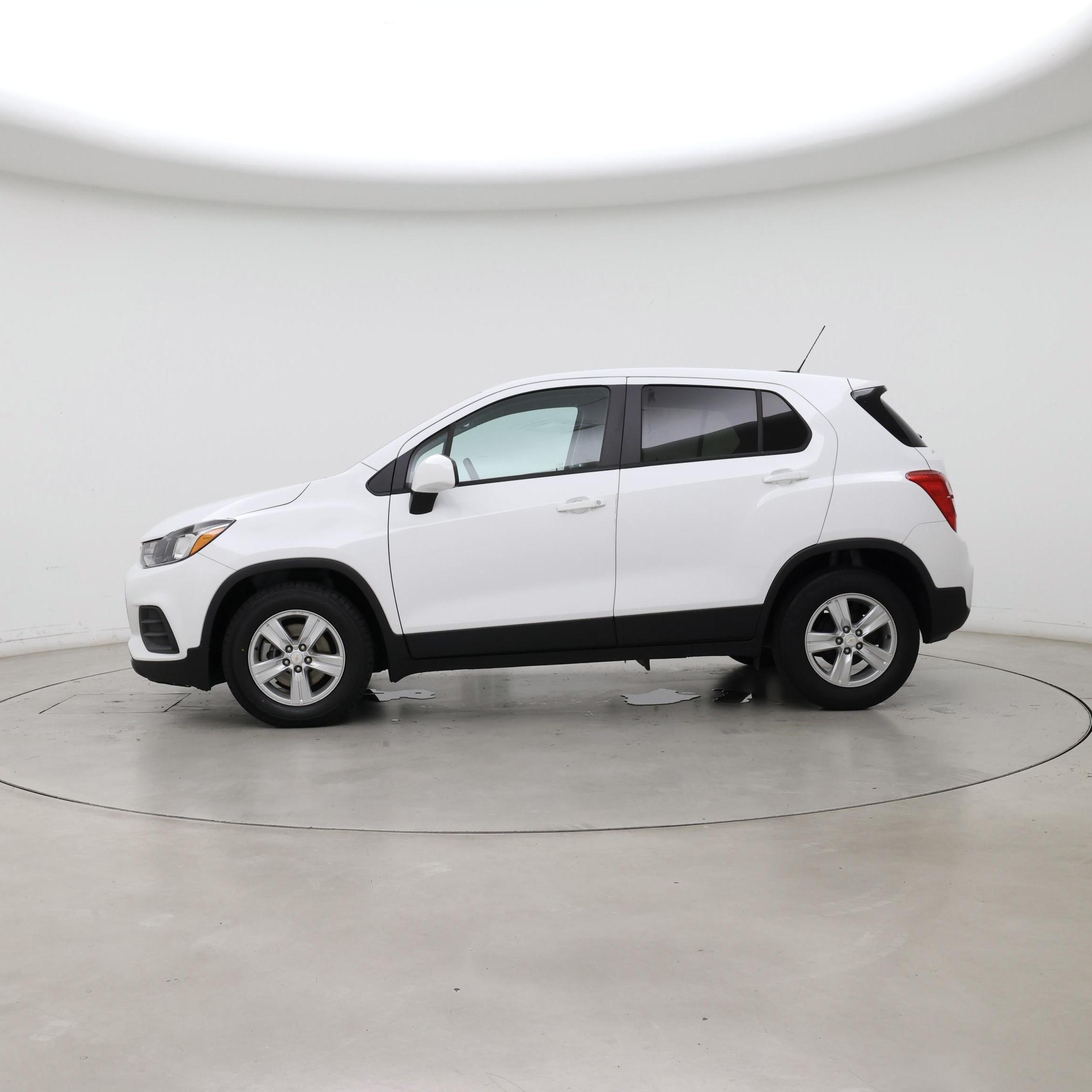 Thumbnail: 2022 Chevrolet Trax - 3