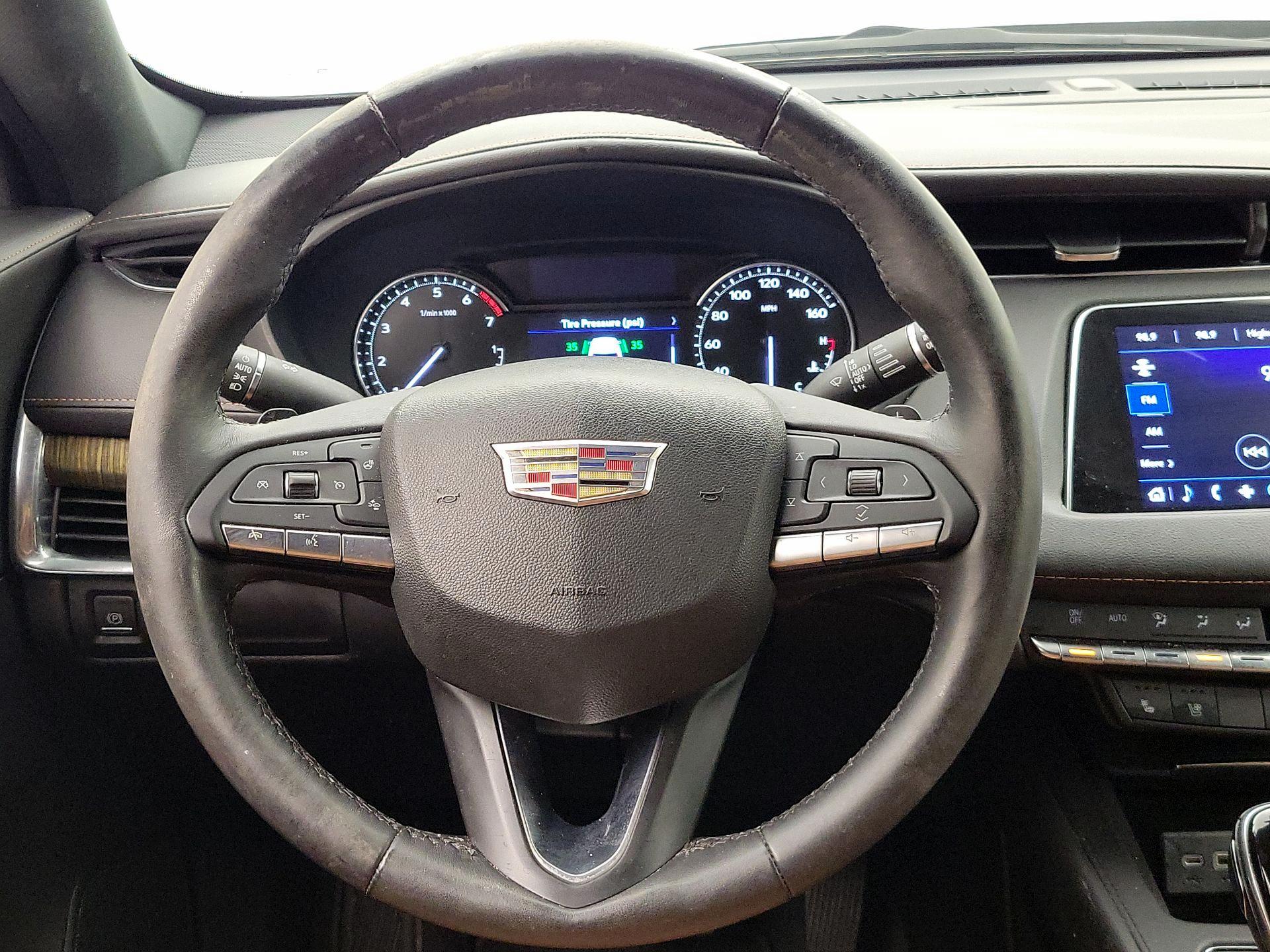 Thumbnail: 2021 Cadillac XT4 - 10