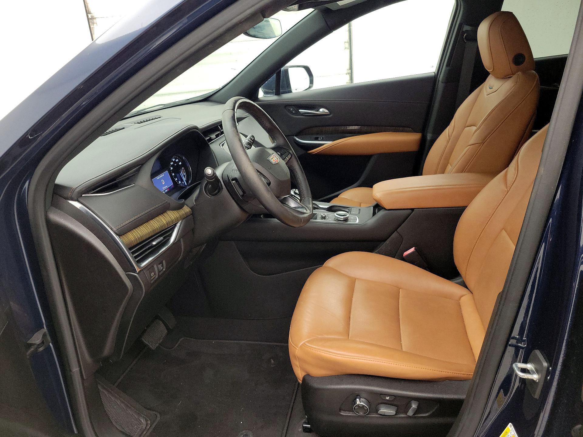 Thumbnail: 2021 Cadillac XT4 - 11