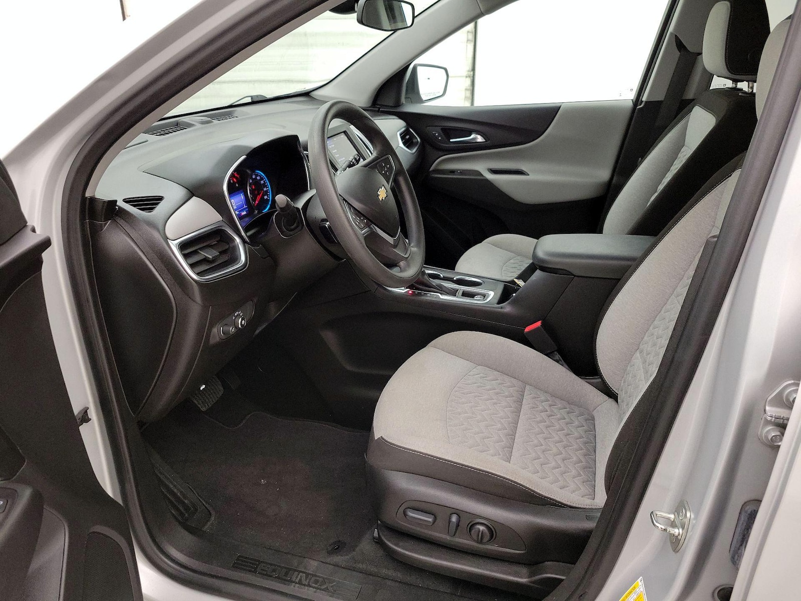 2022 Chevrolet Equinox LT - Photo 12
