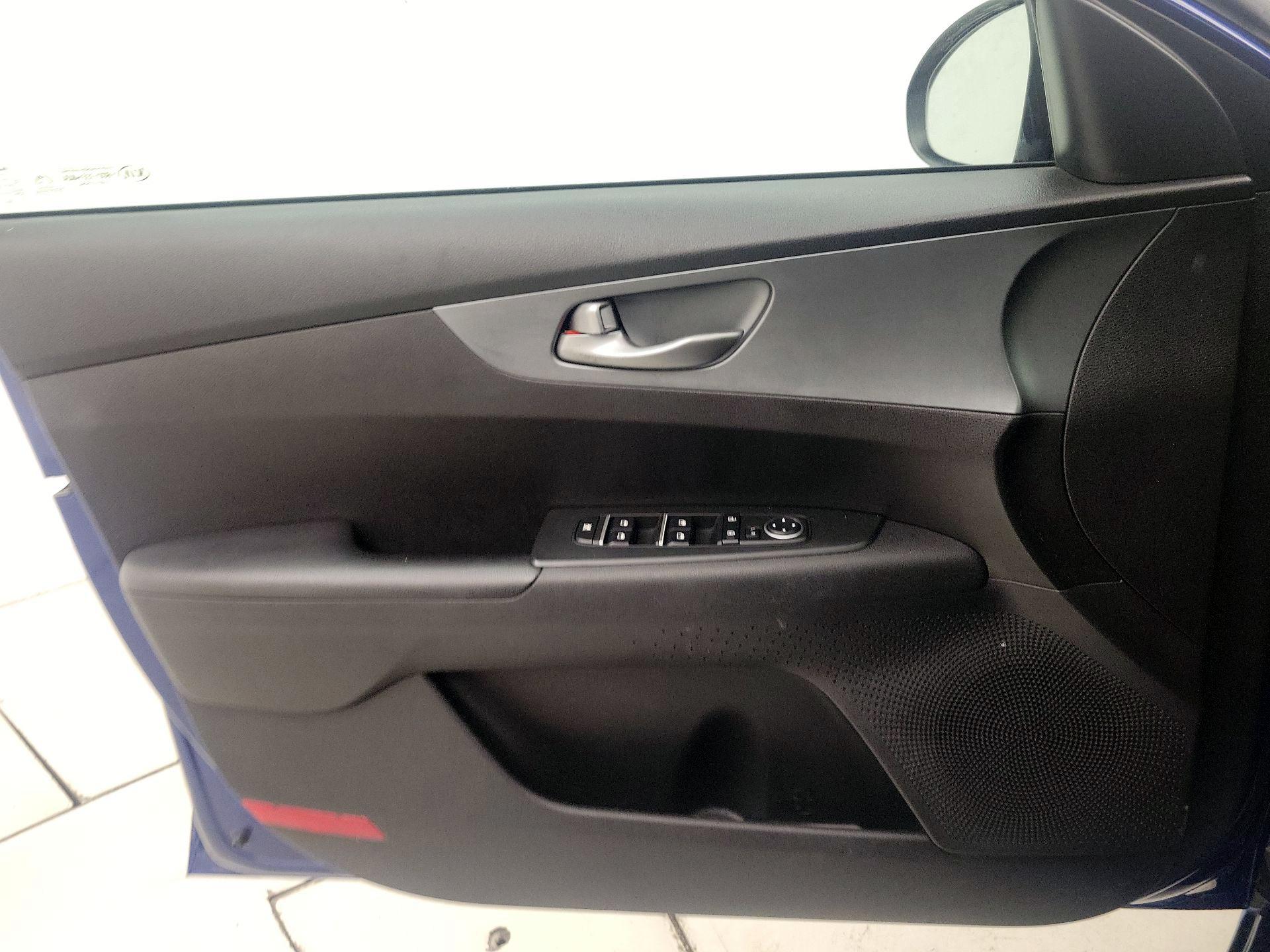 Thumbnail: 2021 Kia Forte - 12