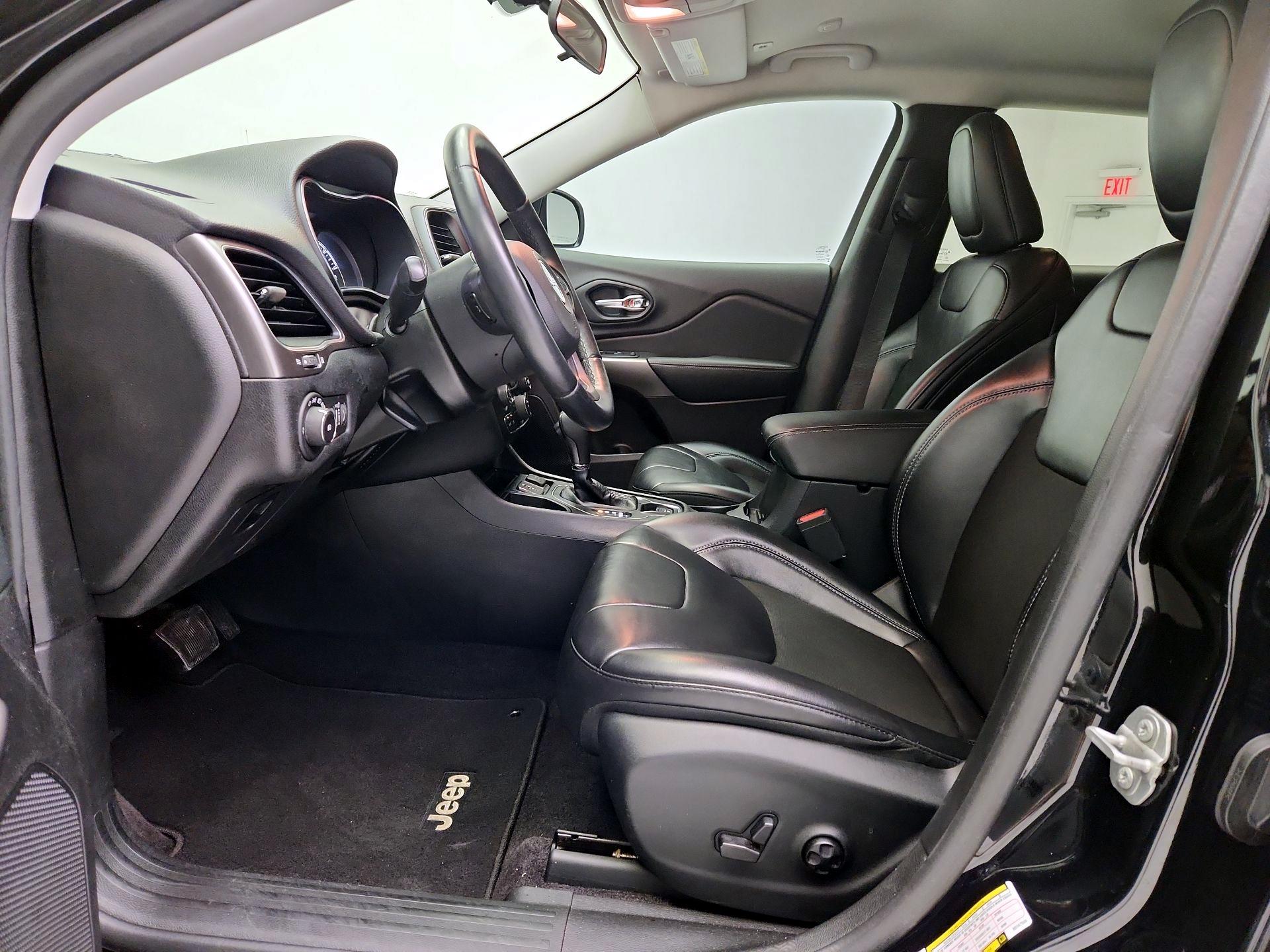 Thumbnail: 2019 Jeep Cherokee - 11