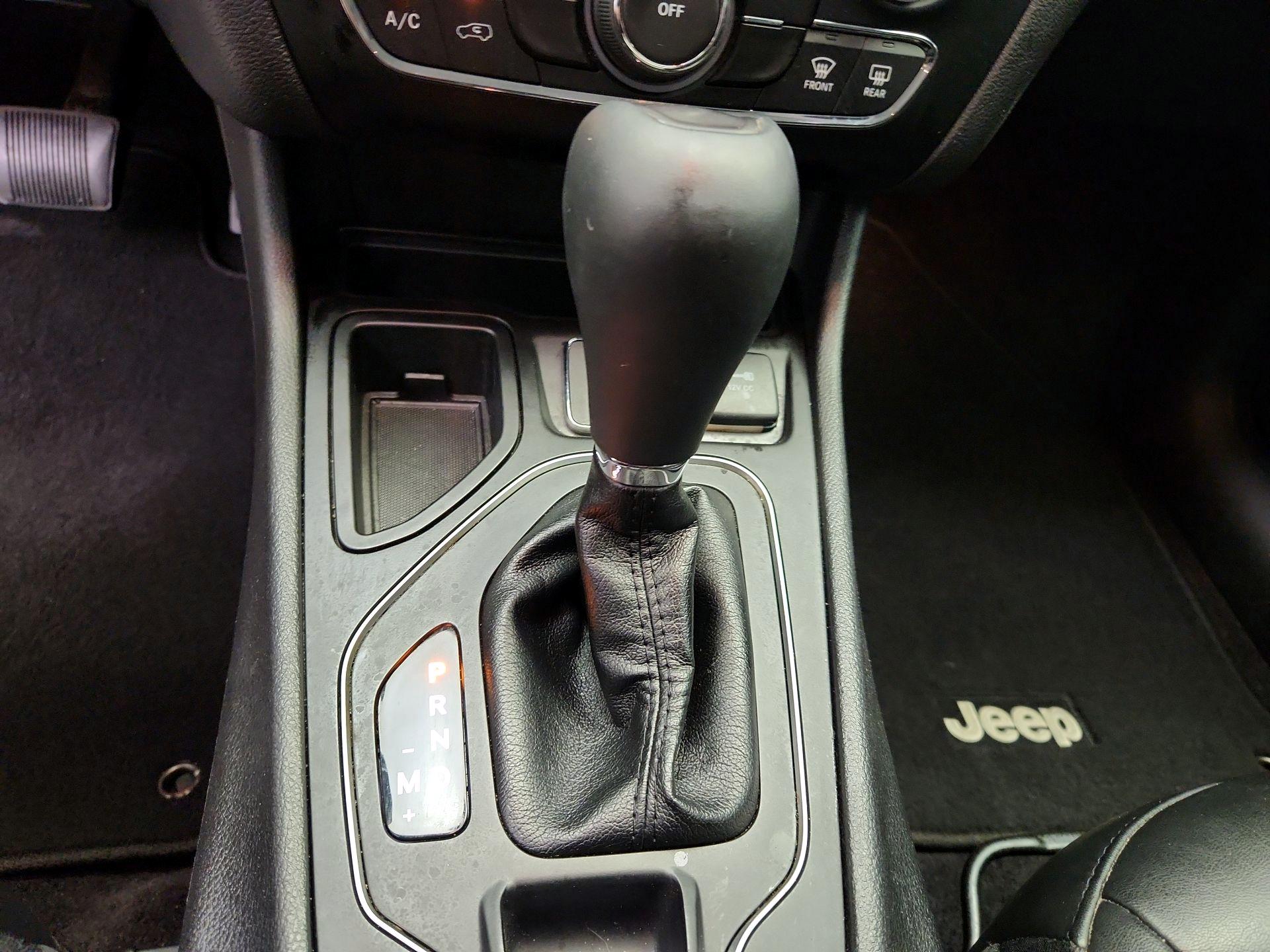 Thumbnail: 2019 Jeep Cherokee - 18