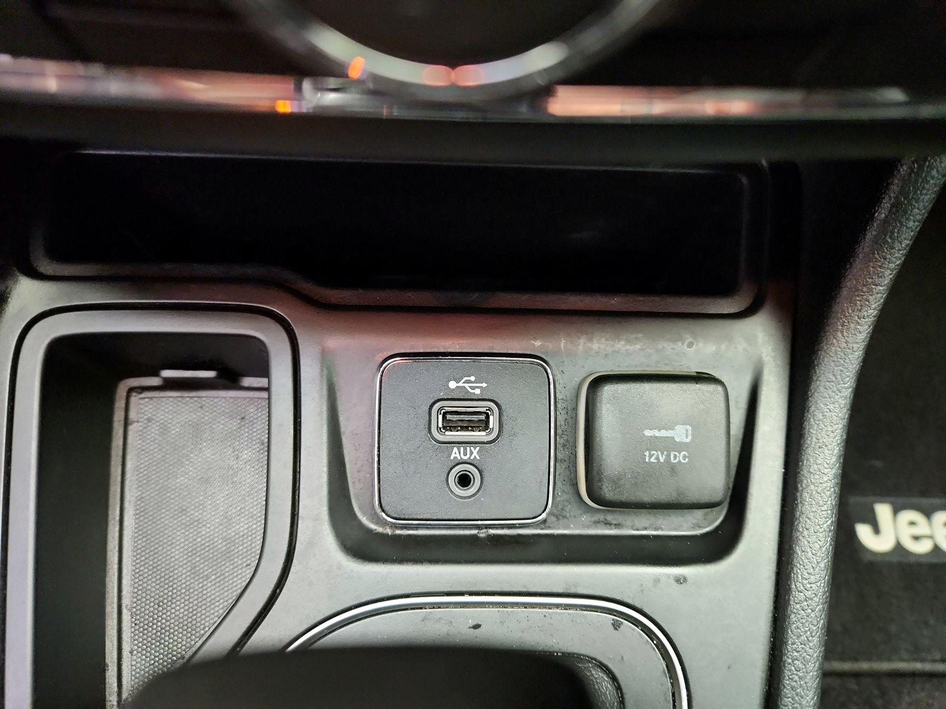 Thumbnail: 2019 Jeep Cherokee - 19