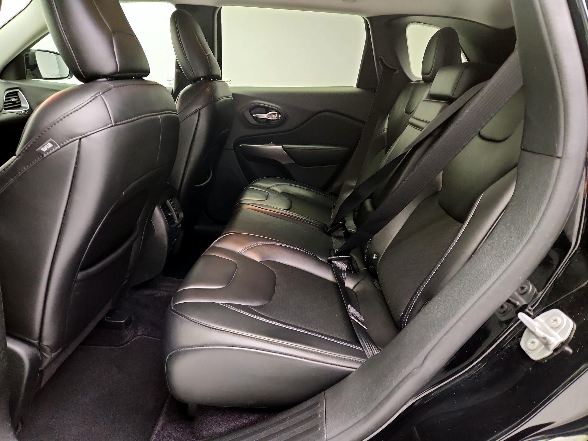 Thumbnail: 2019 Jeep Cherokee - 20