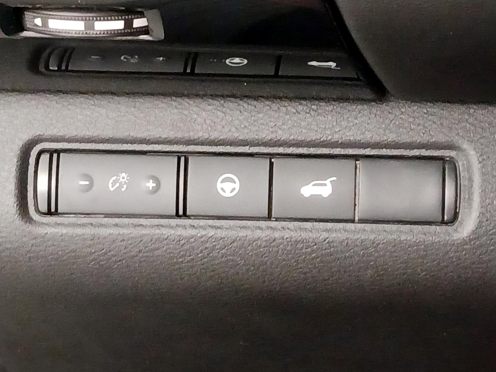 2025 Nissan Pathfinder SV - Photo 14