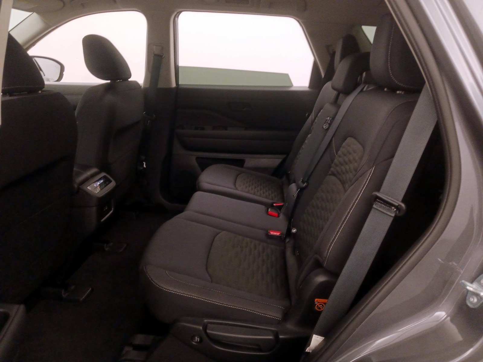 2025 Nissan Pathfinder SV - Photo 20