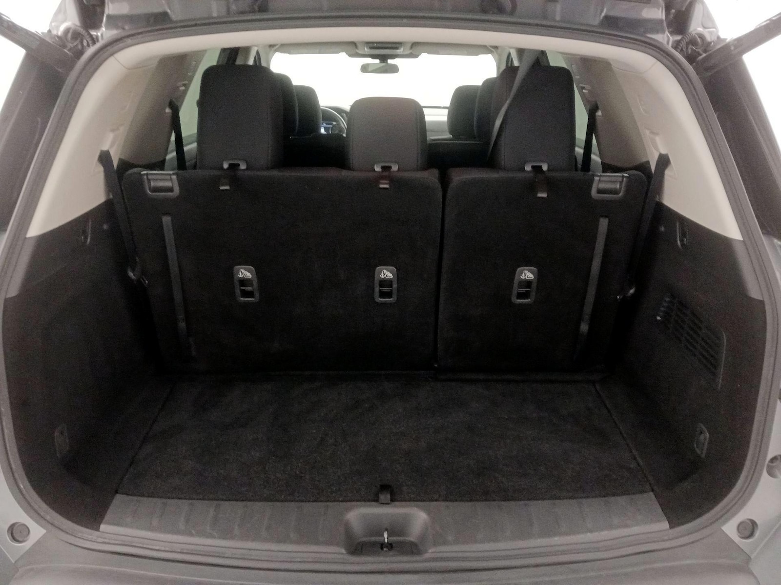 2025 Nissan Pathfinder SV - Photo 22