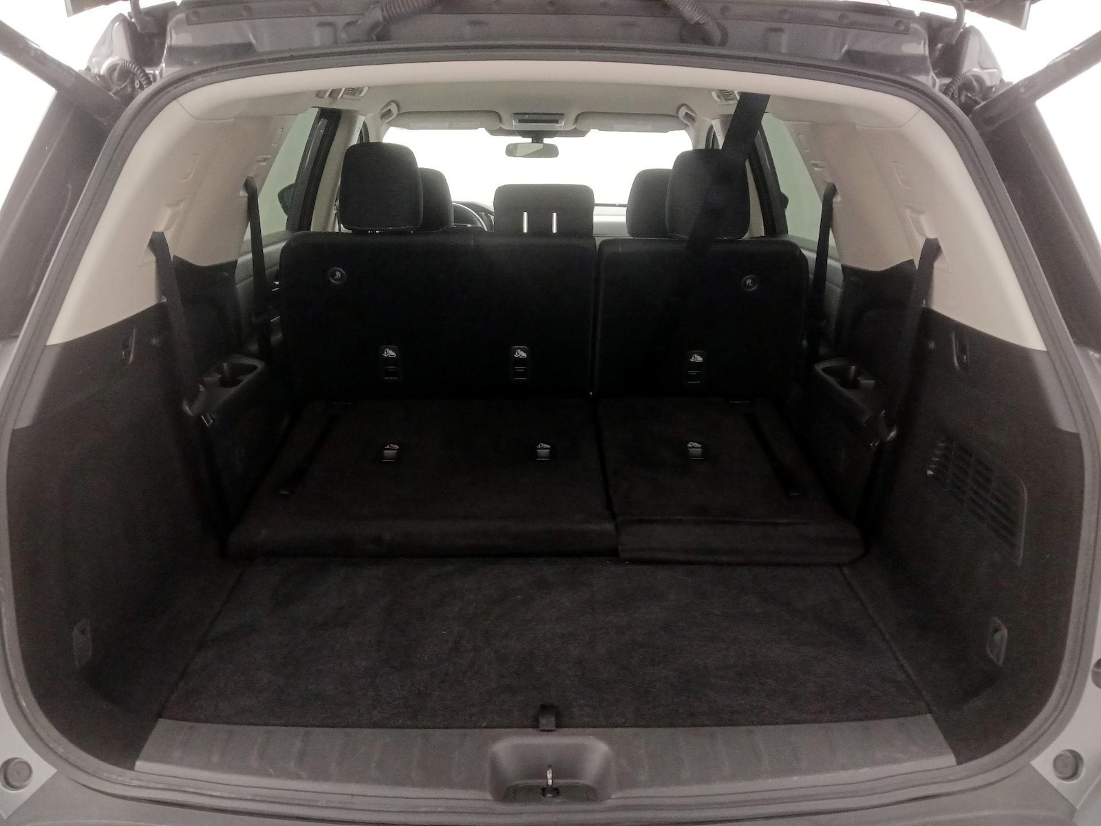 2025 Nissan Pathfinder SV - Photo 23