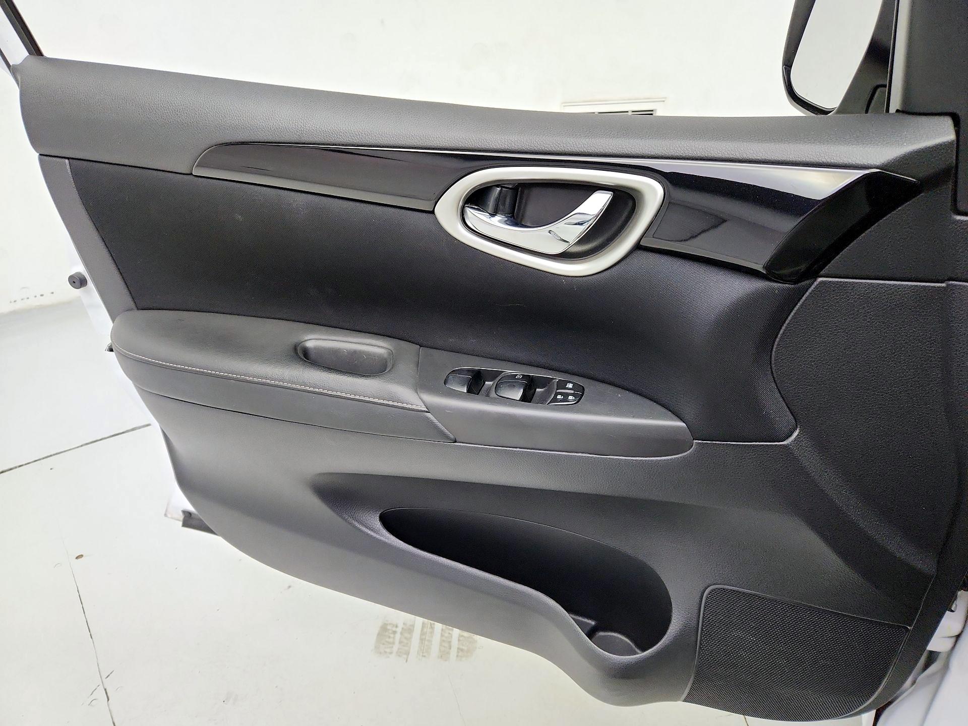 Thumbnail: 2017 Nissan Sentra - 12