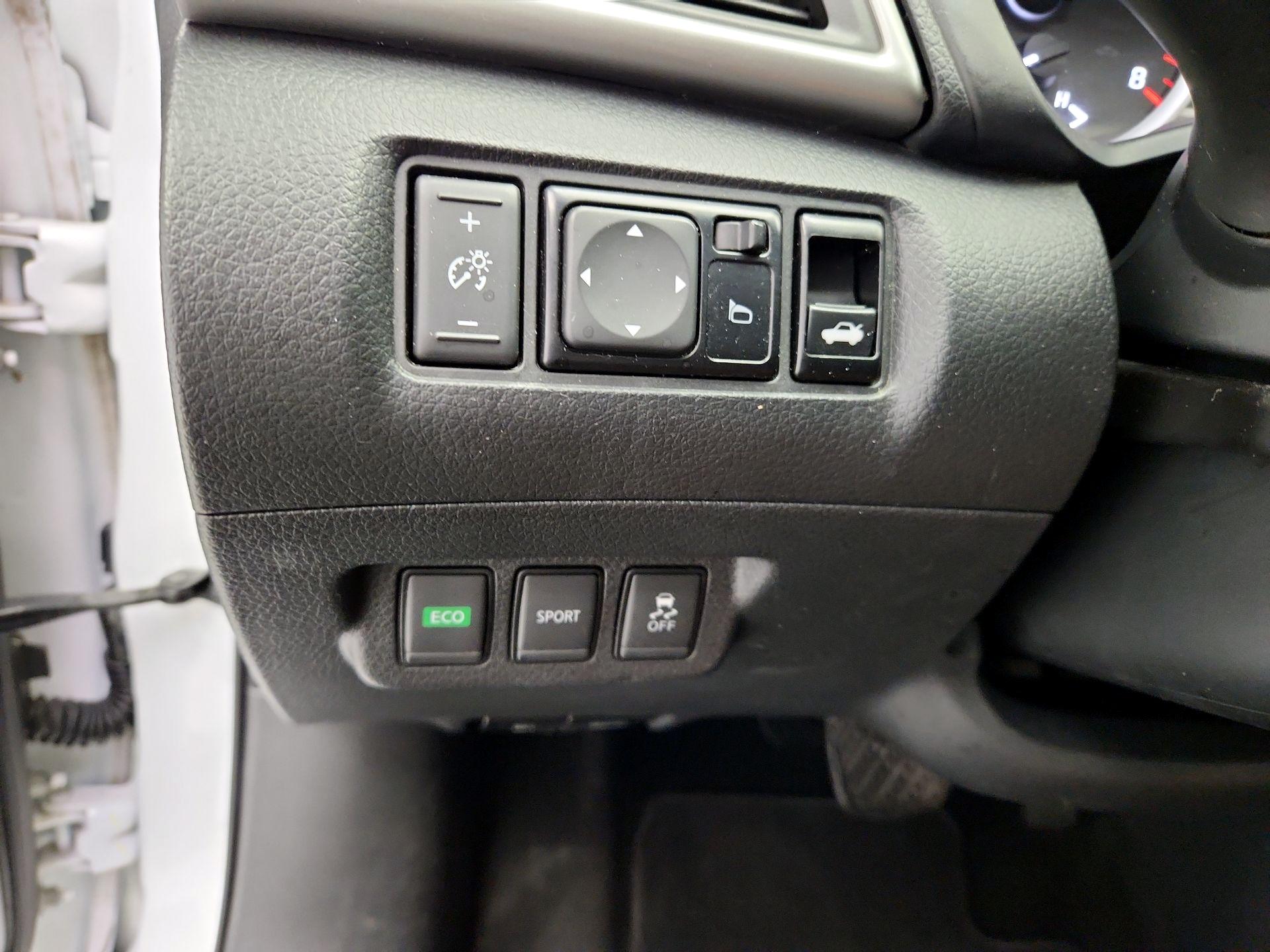 Thumbnail: 2017 Nissan Sentra - 13