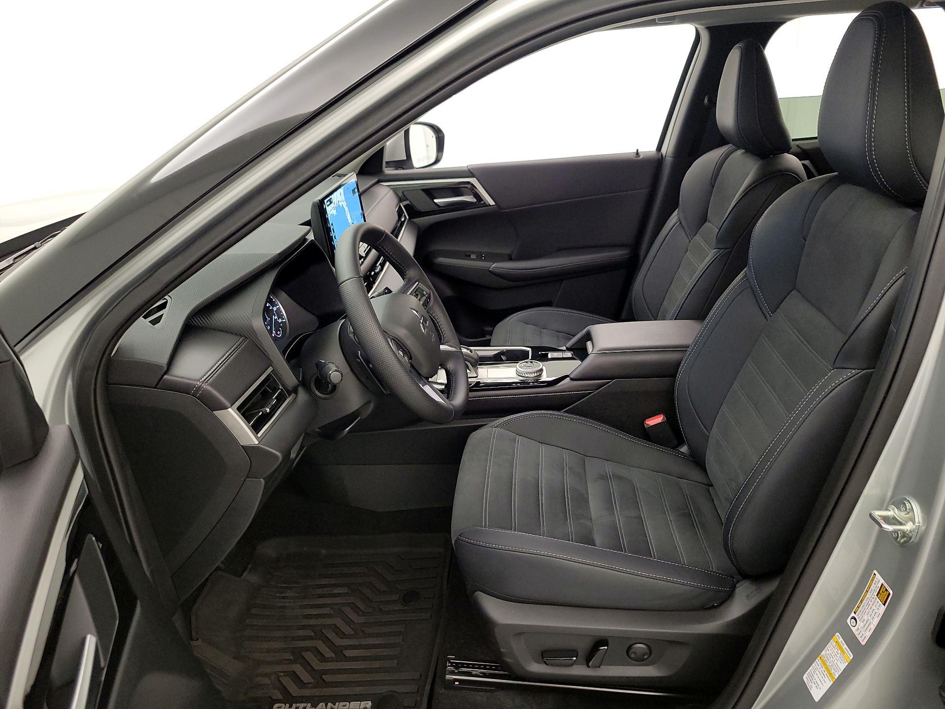 Thumbnail: 2025 Mitsubishi Outlander - 11
